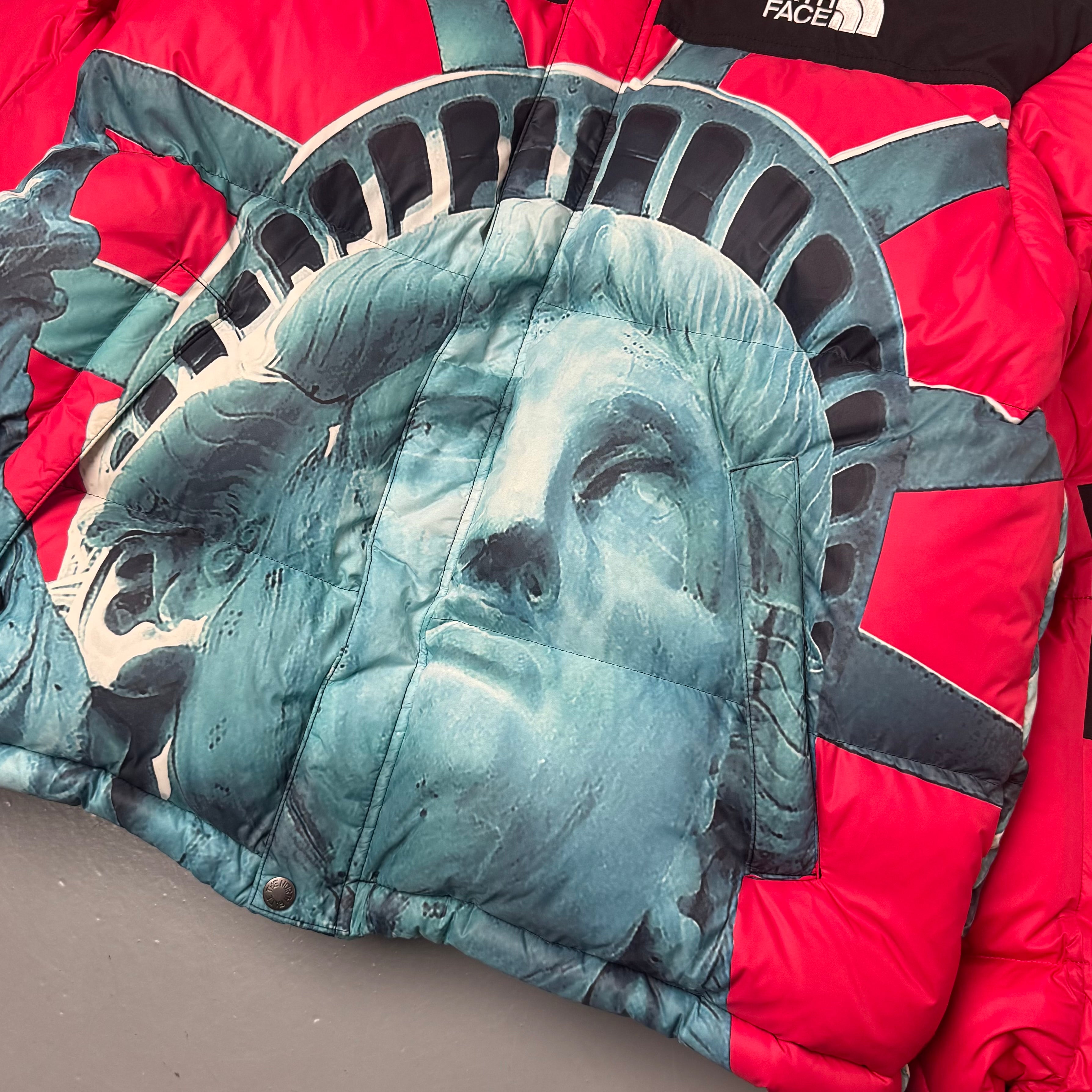 Supreme x The North Face jakke (Str. S & M)