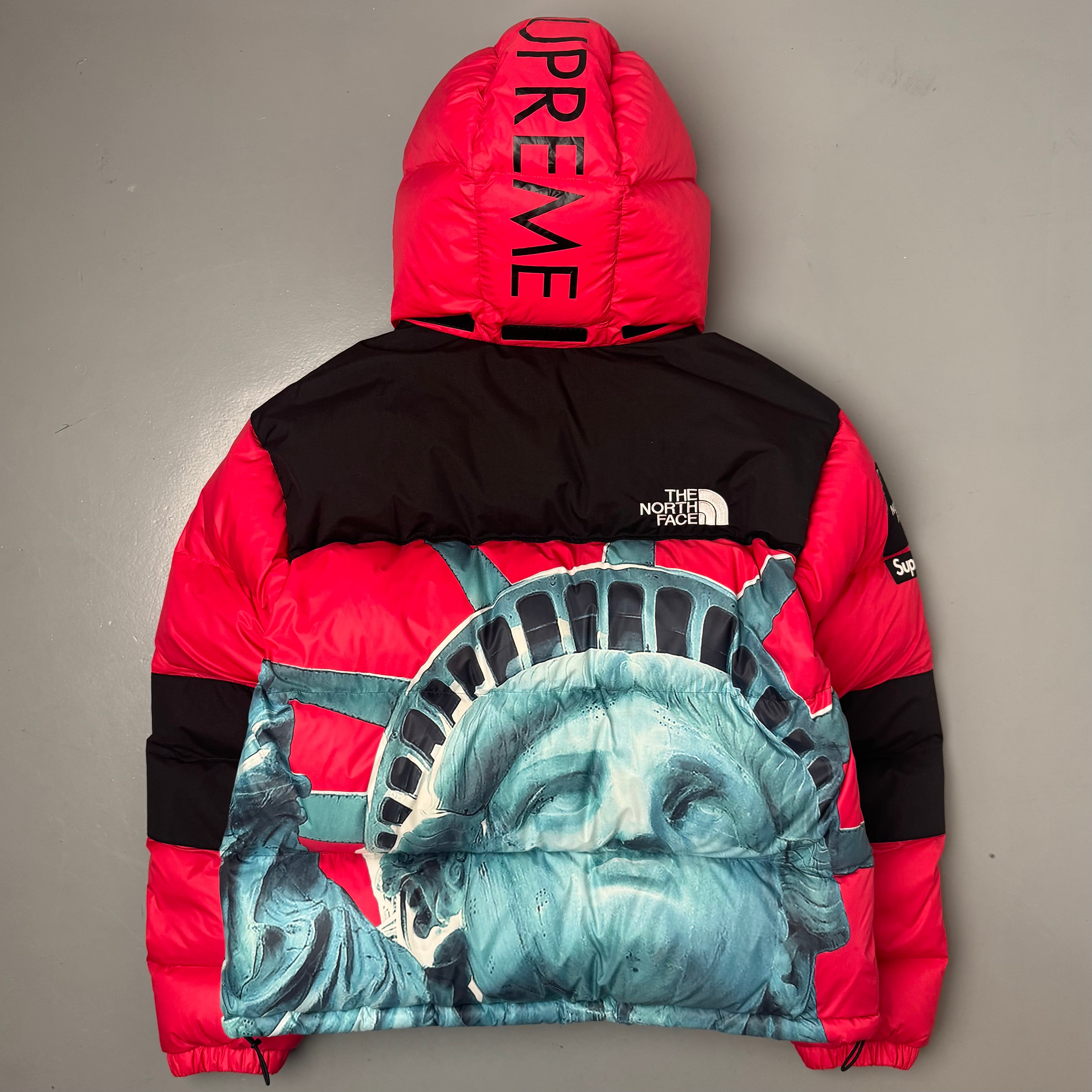Supreme x The North Face jakke (Str. S & M)