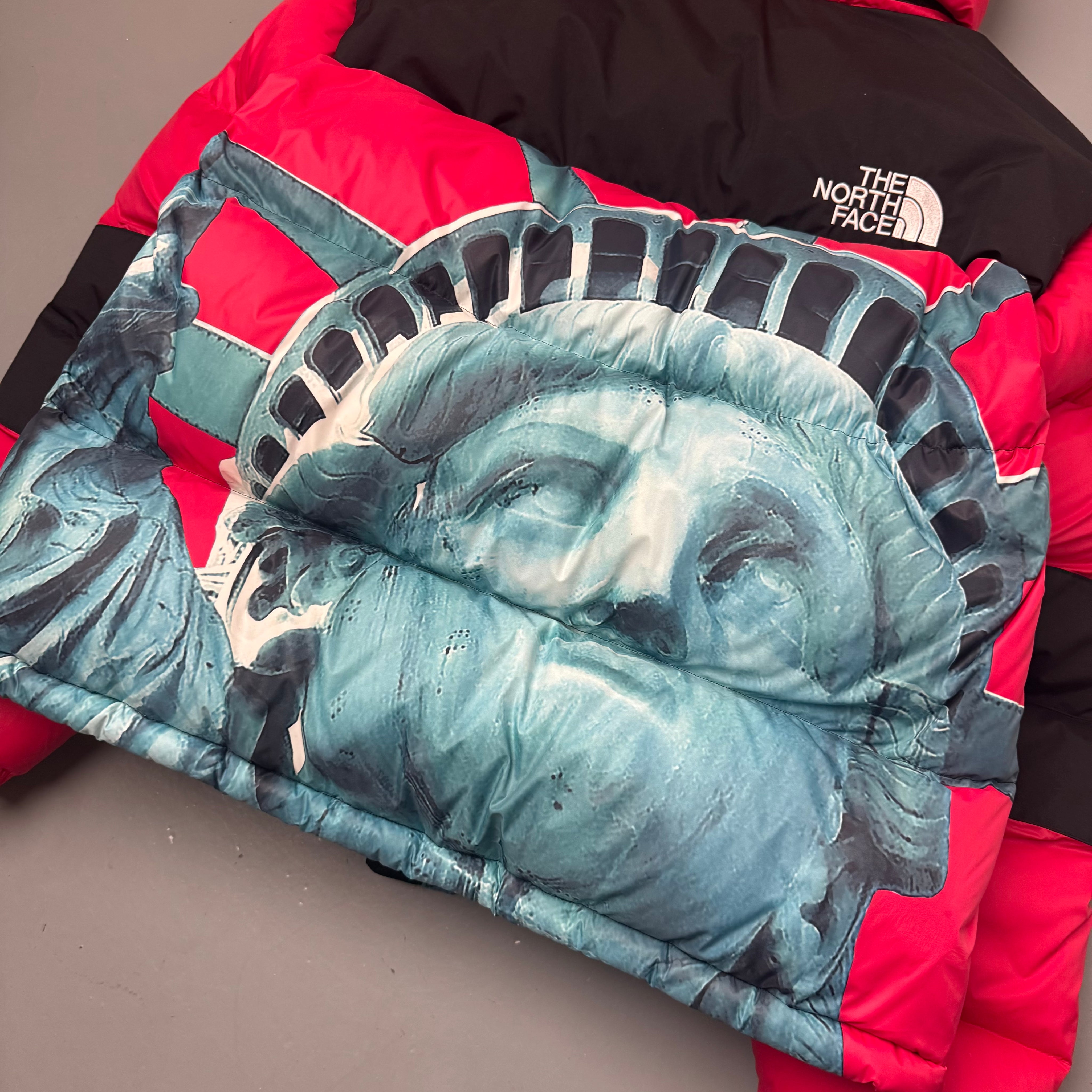 Supreme x The North Face jakke (Str. S & M)