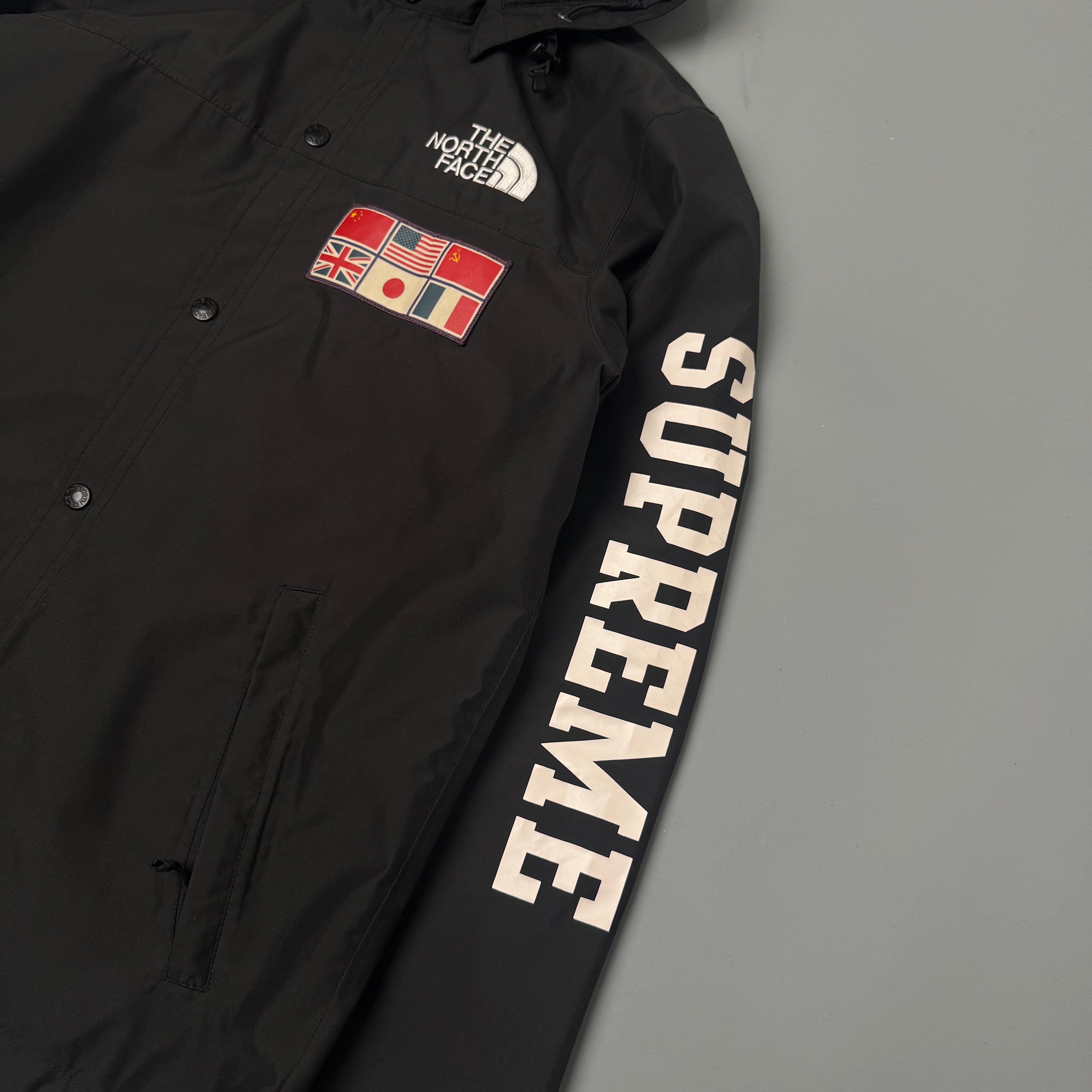 Supreme x The North Face jakke (Str. S)