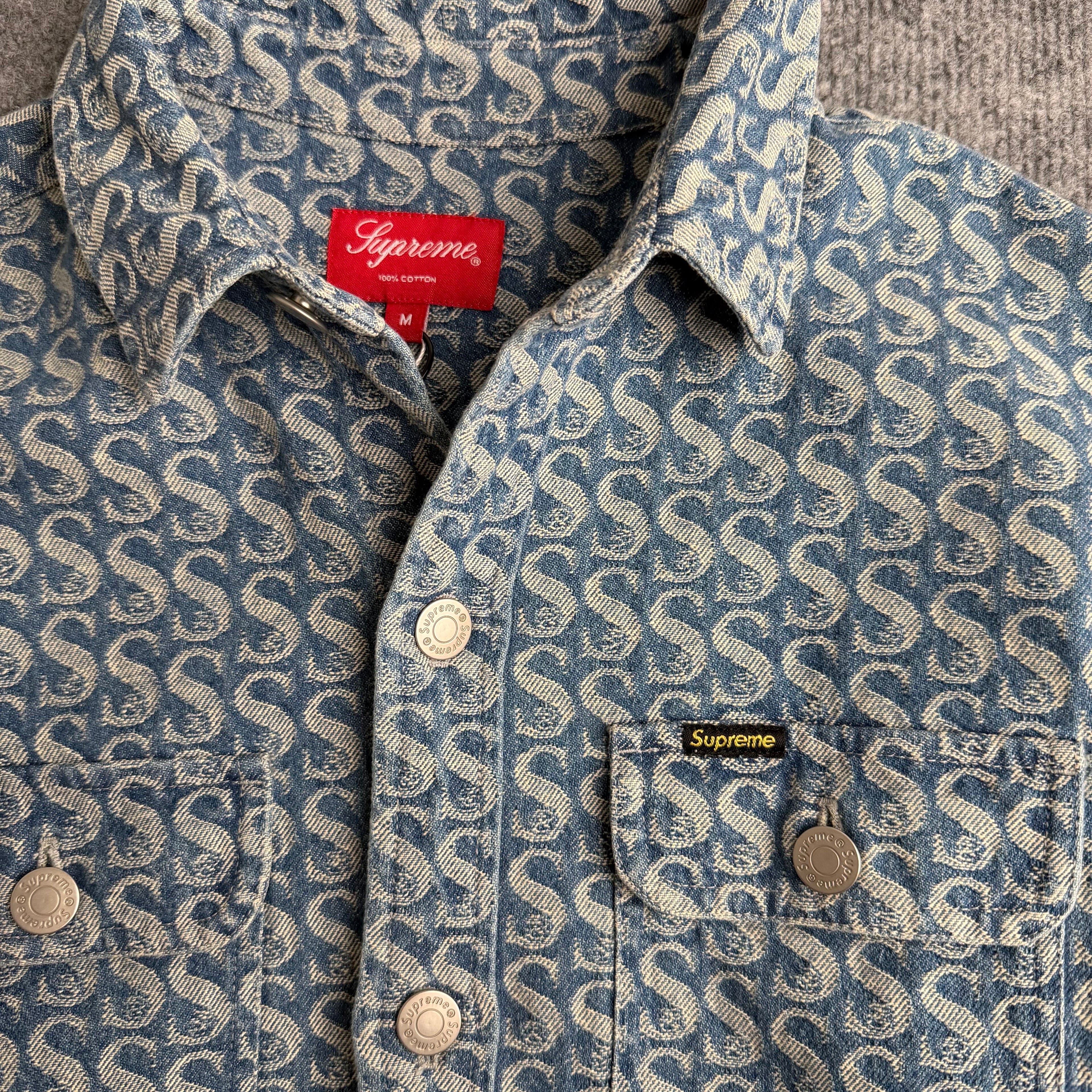 Supreme skjorte (Str. M)