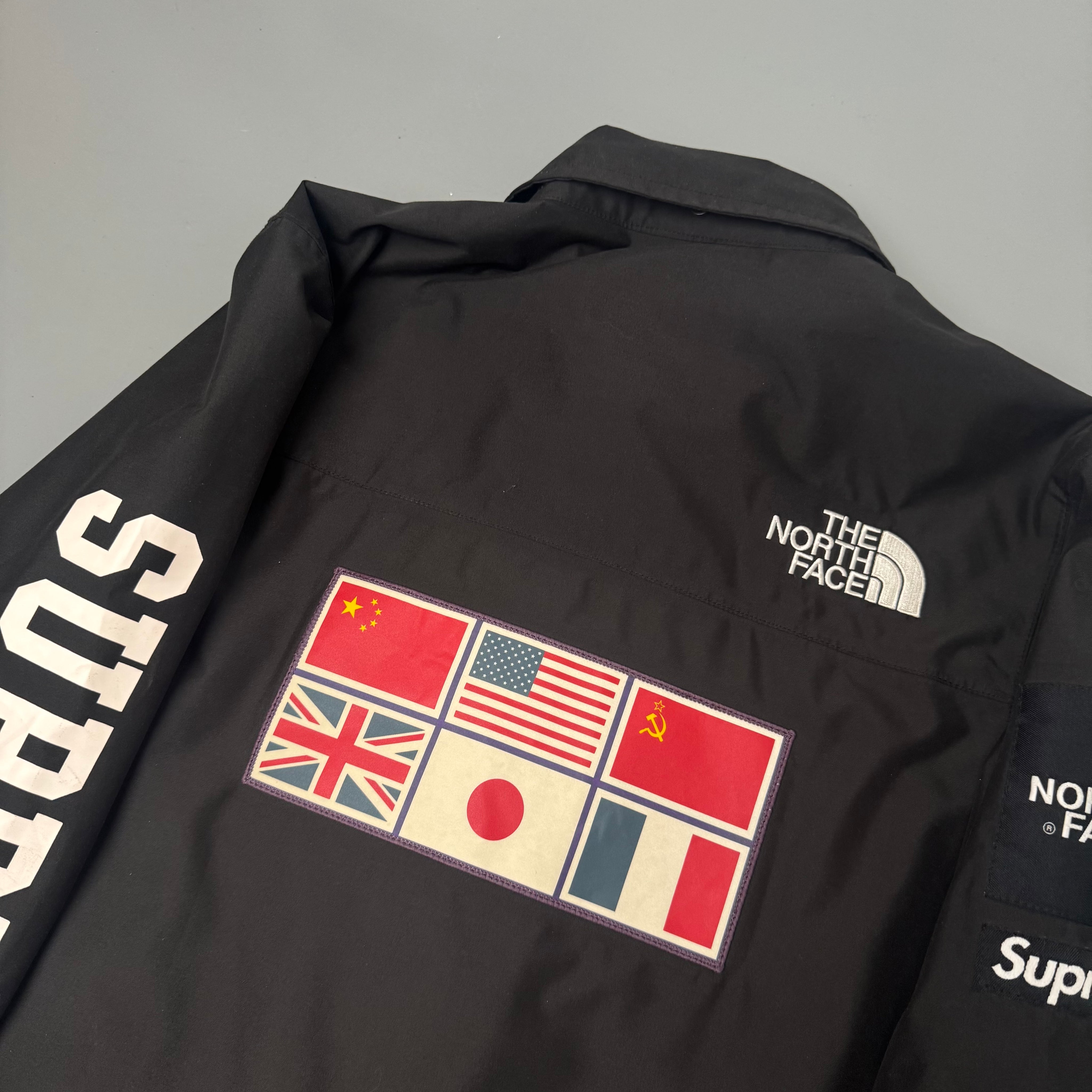 Supreme x The North Face jakke (Str. S)