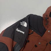 Supreme x The North Face jakke (Str. M)