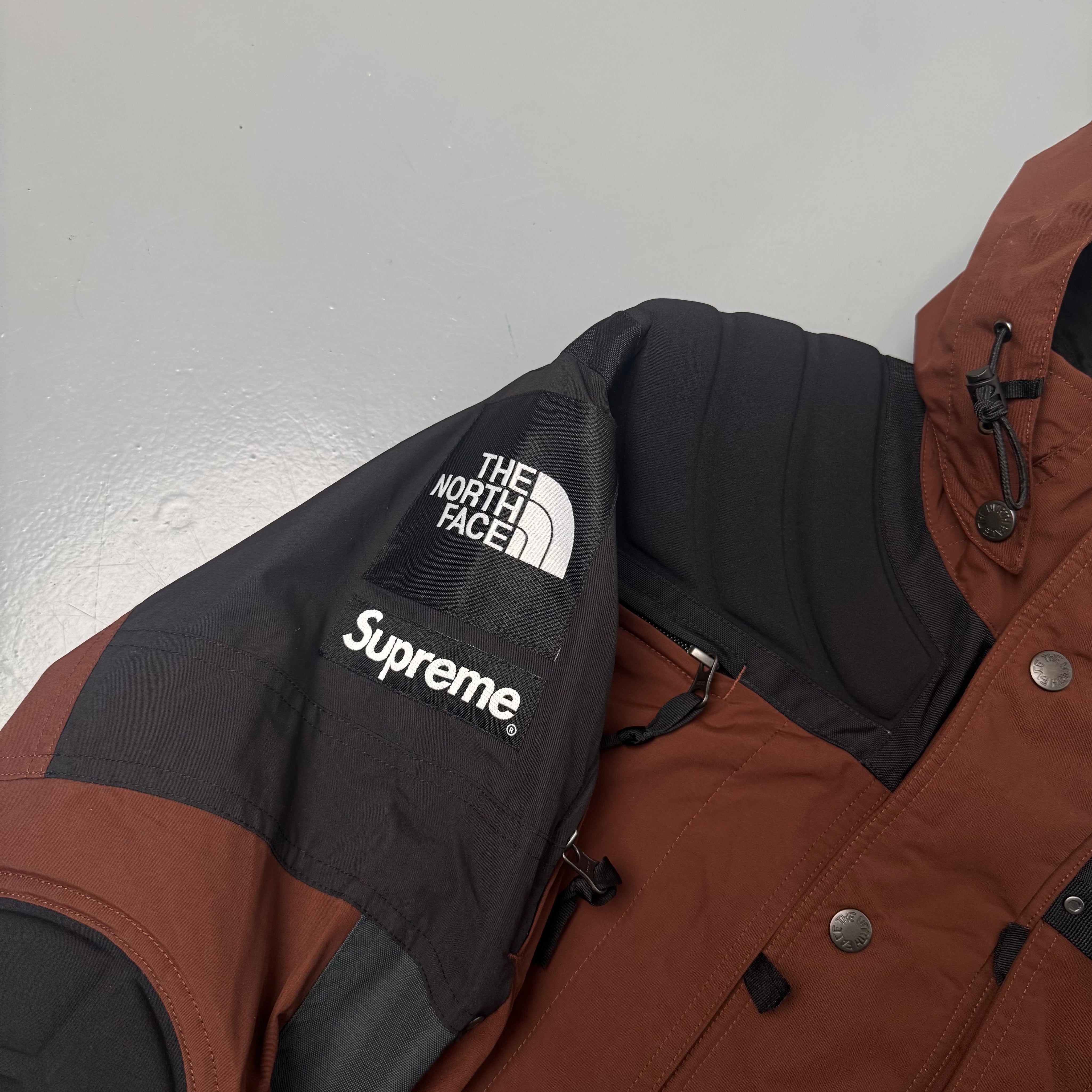 Supreme x The North Face jakke (Str. M)