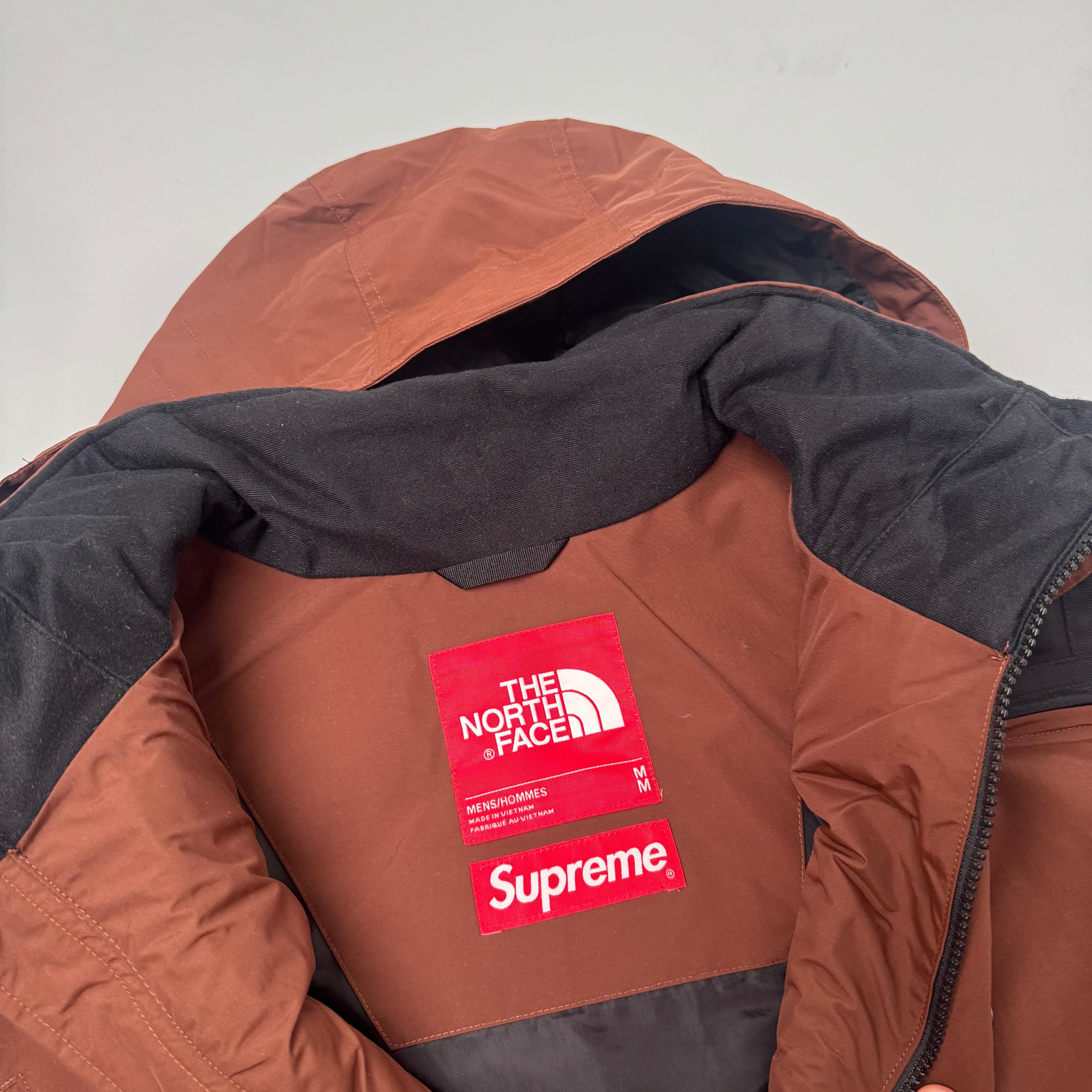 Supreme x The North Face jakke (Str. M)