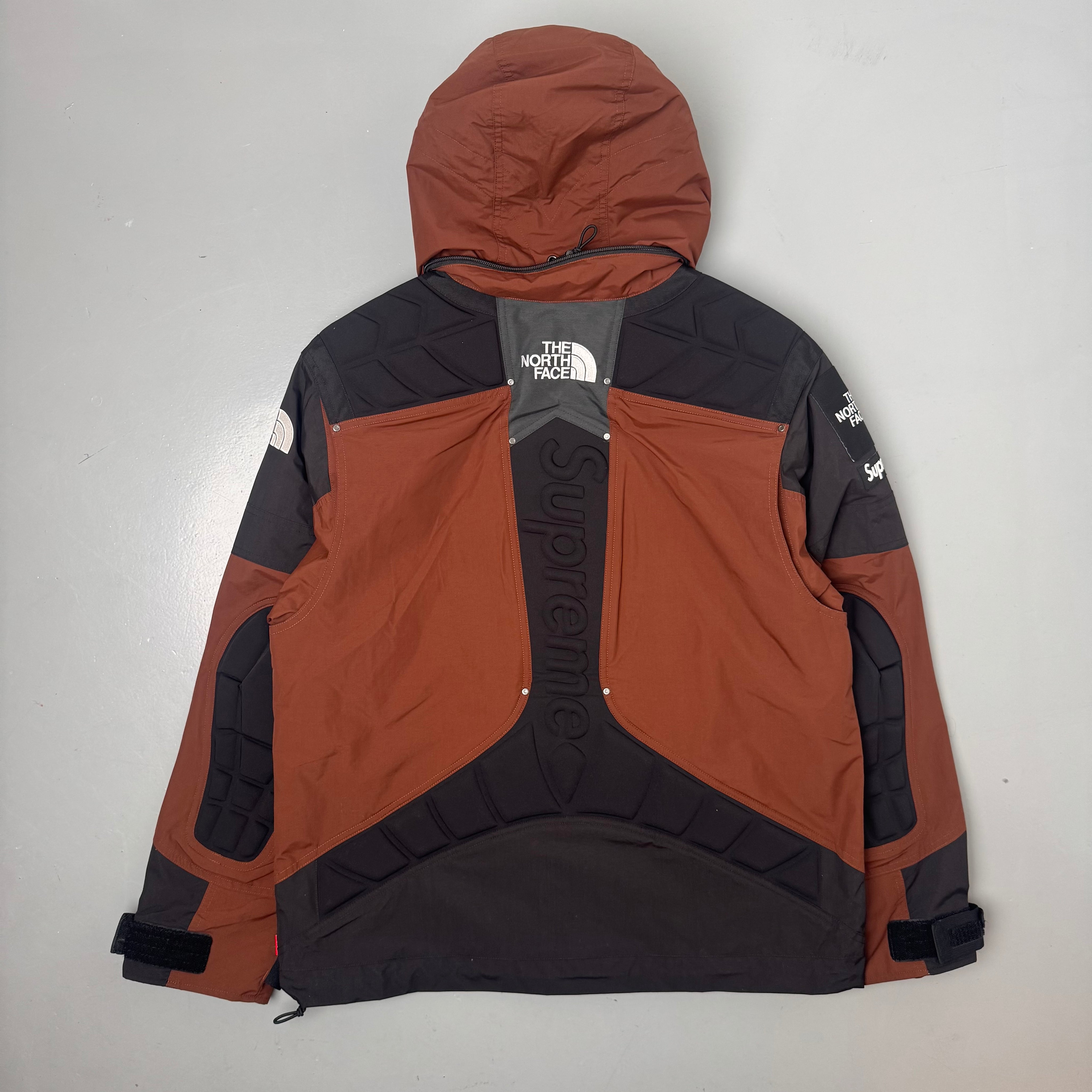 Supreme x The North Face jakke (Str. M)