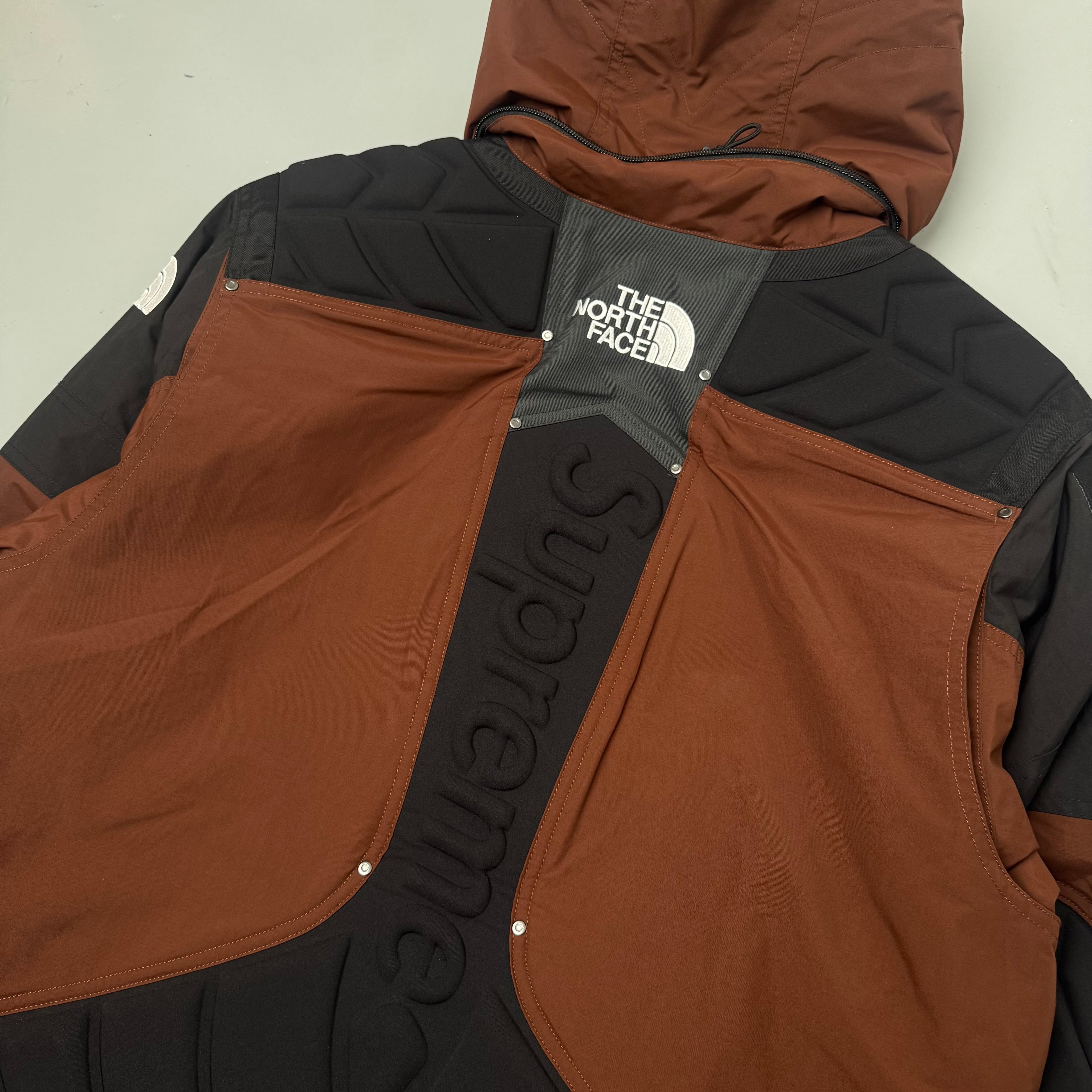 Supreme x The North Face jakke (Str. M)