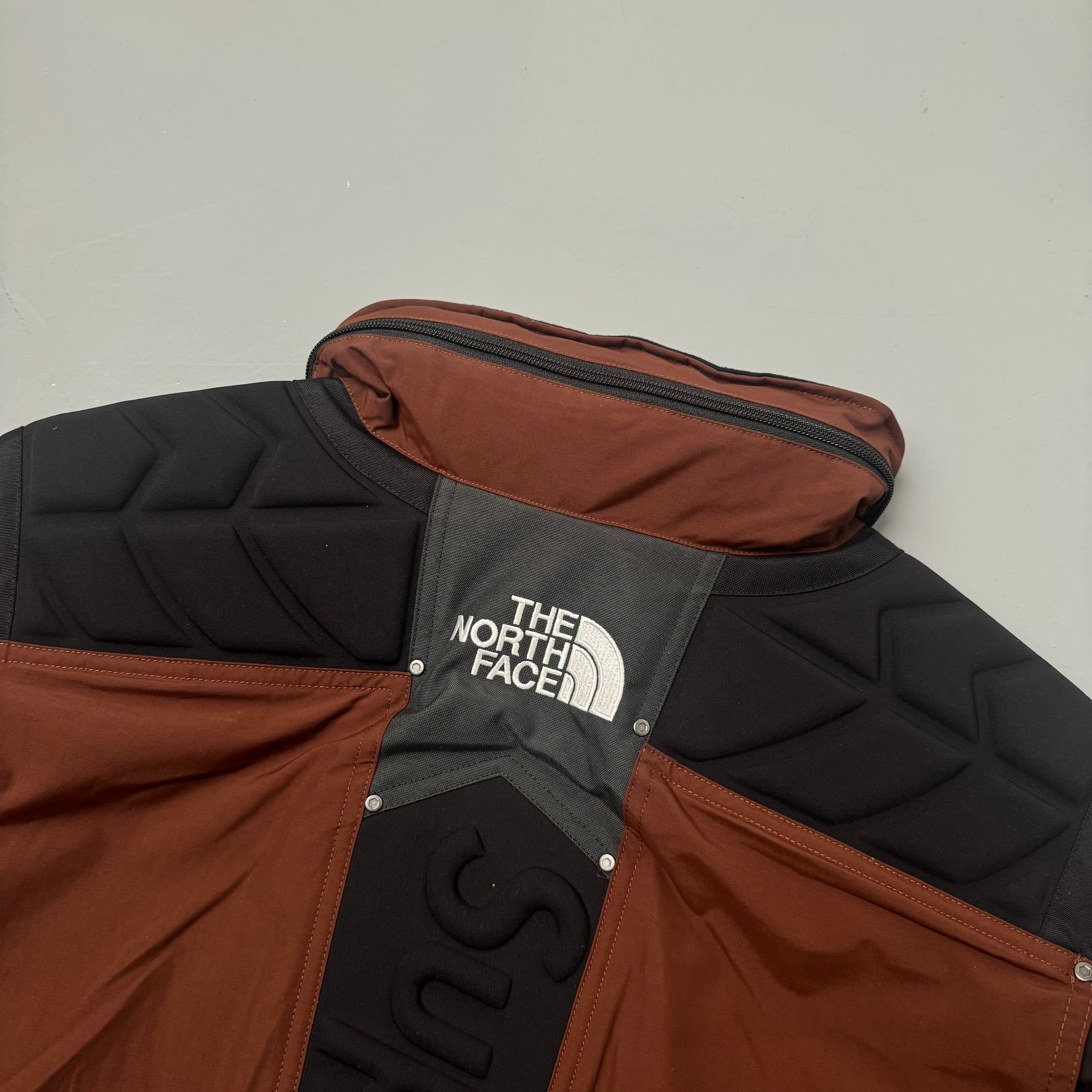 Supreme x The North Face jakke (Str. M)