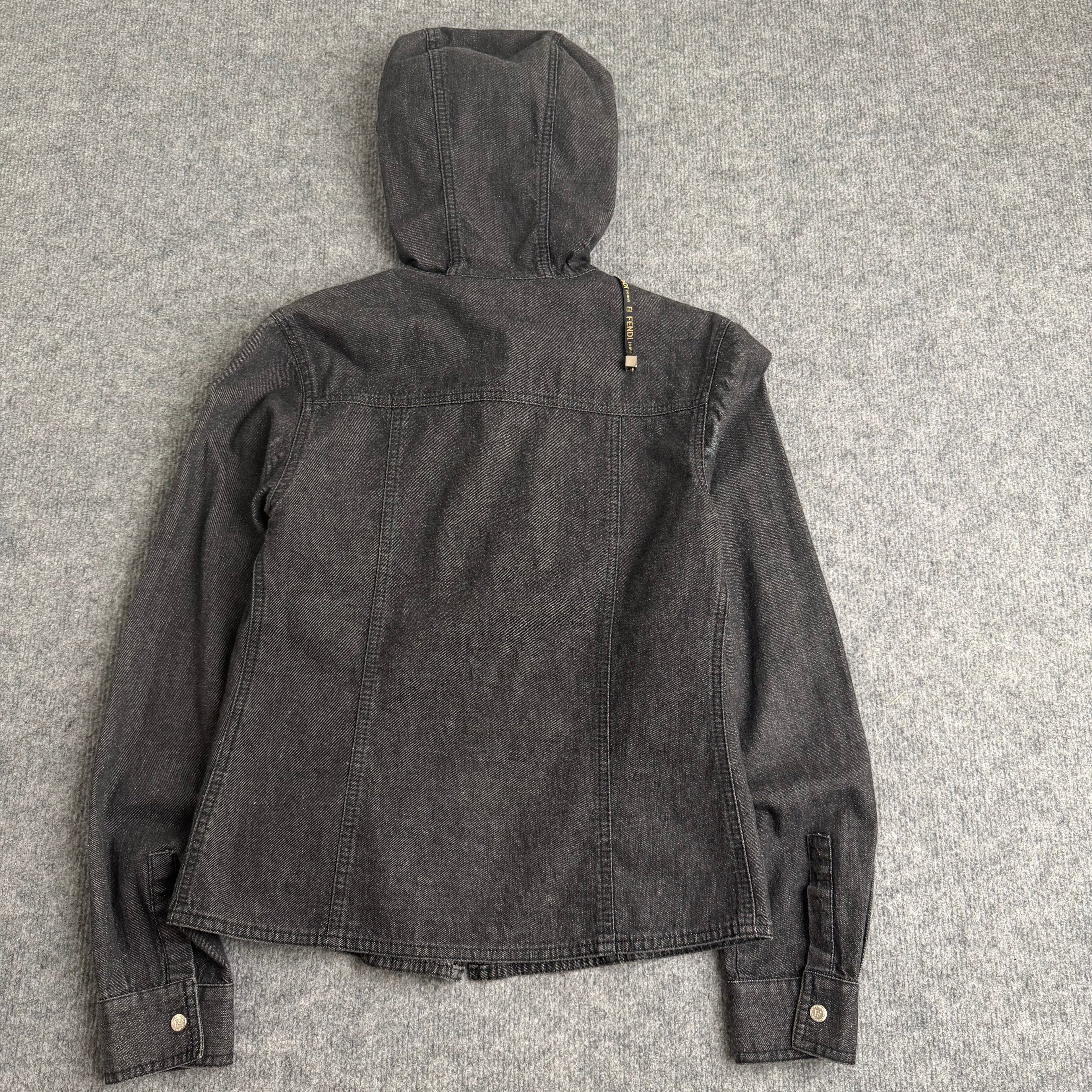 Fendi jakke (Str. S)