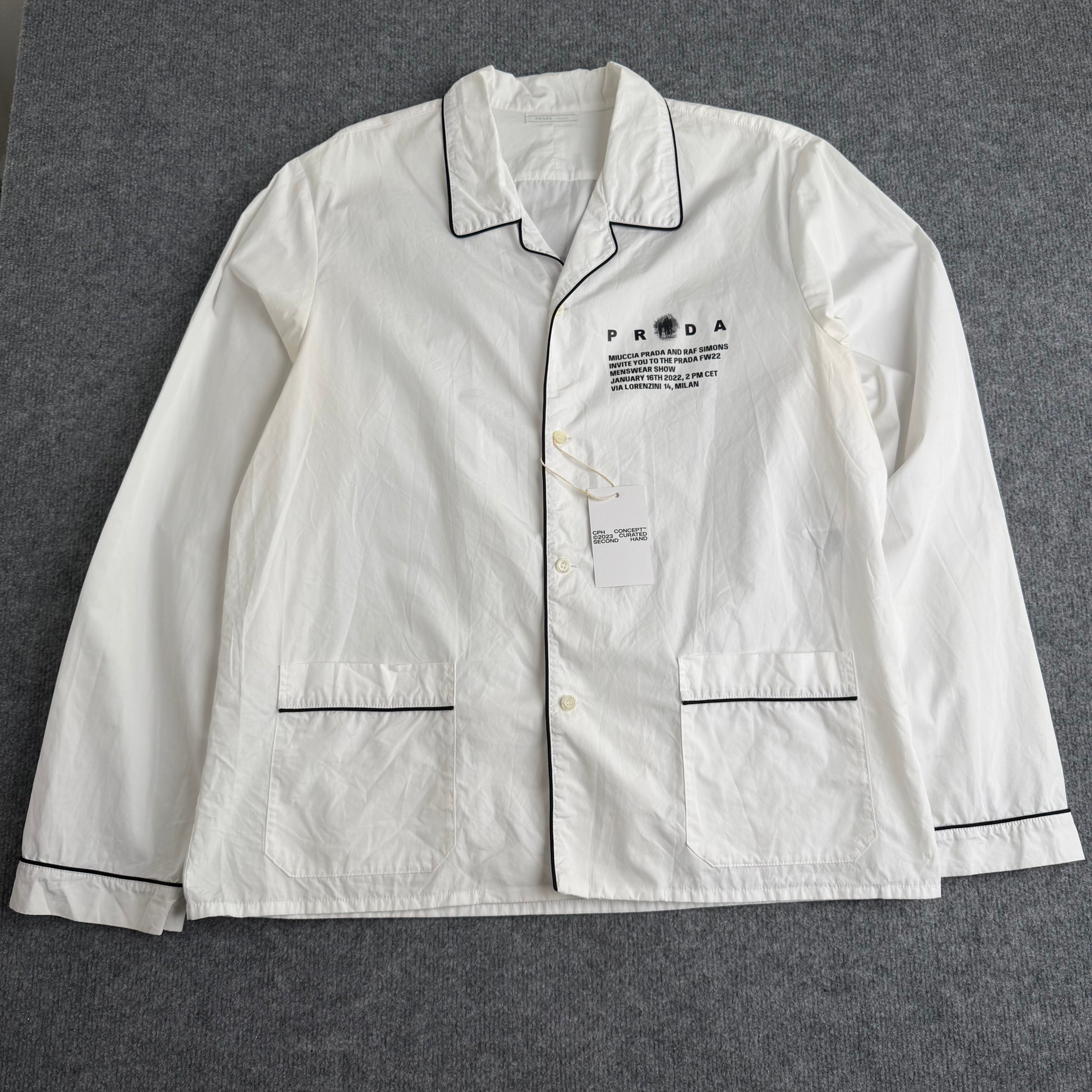 Prada skjorte (Str. XL)