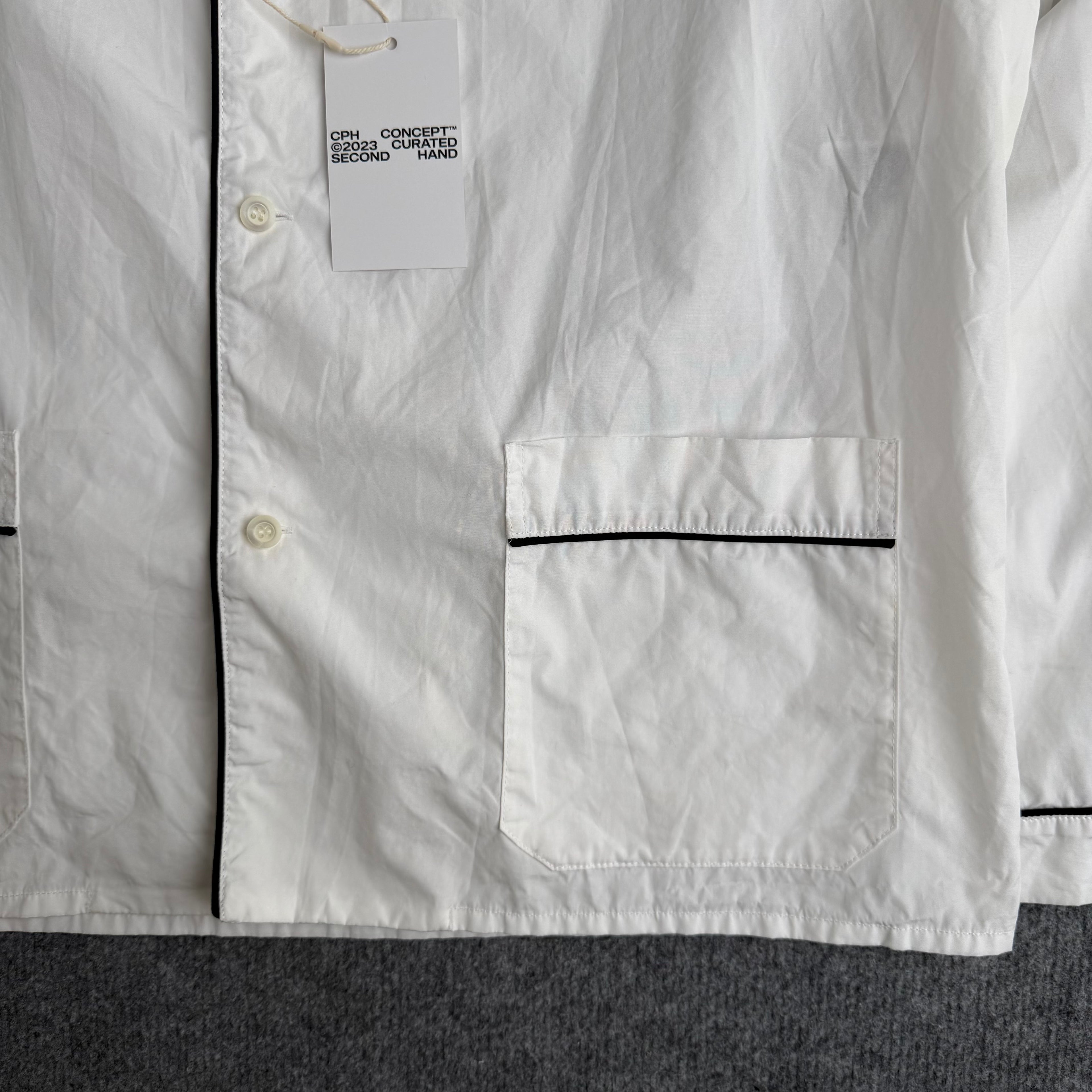 Prada skjorte (Str. XL)