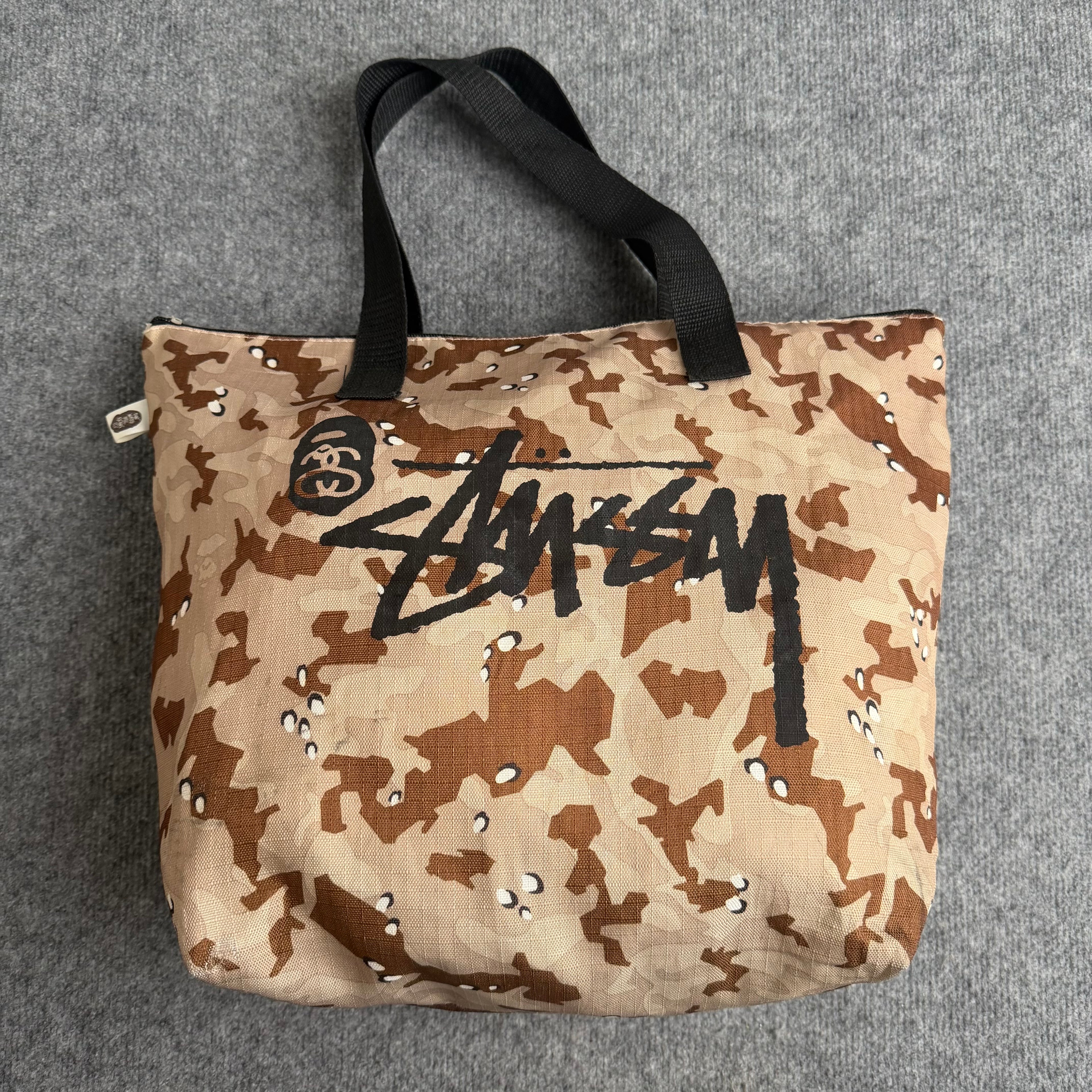 A Bathing Ape x Stussy taske