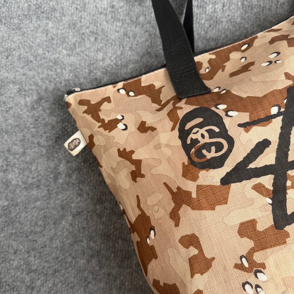 A Bathing Ape x Stussy taske