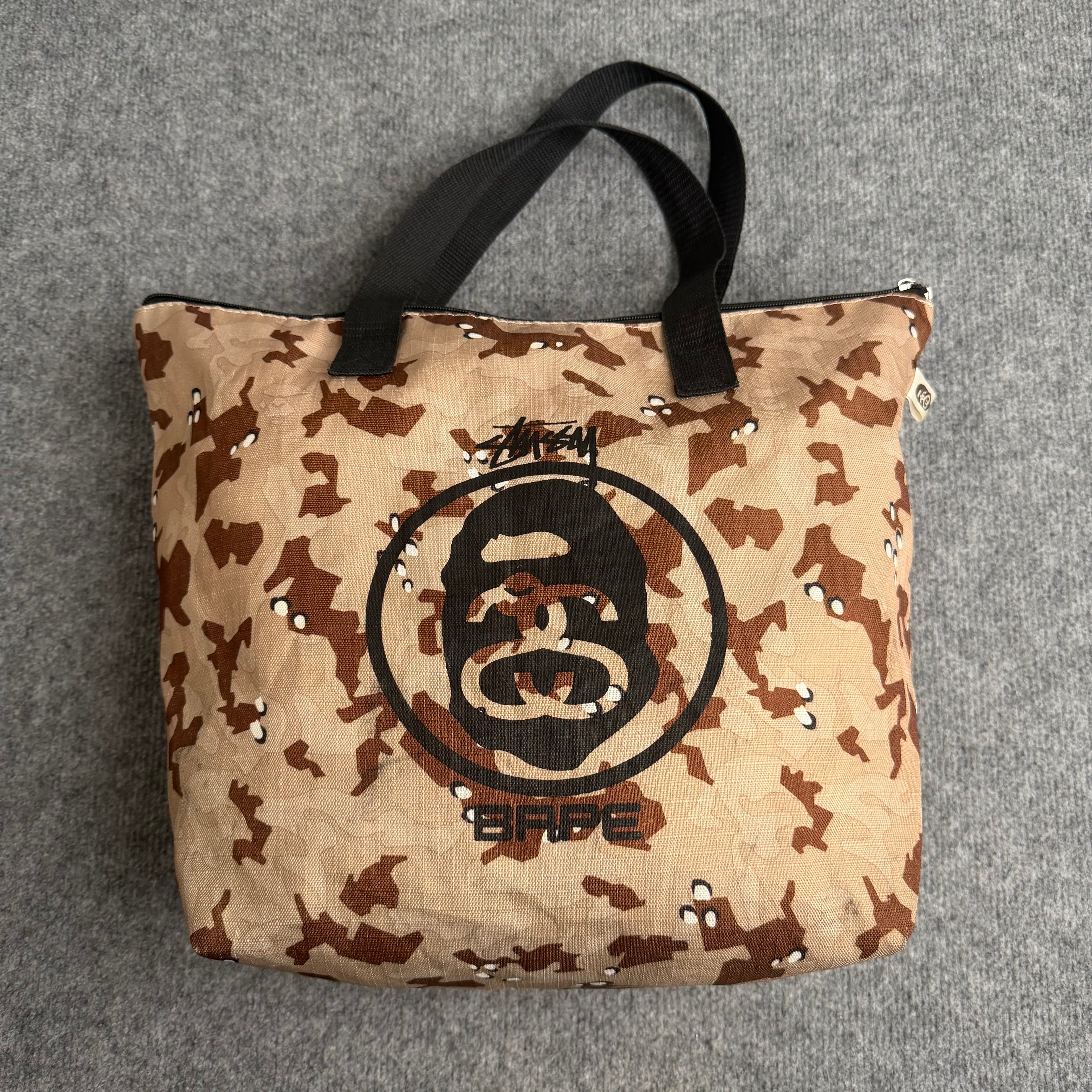 A Bathing Ape x Stussy taske
