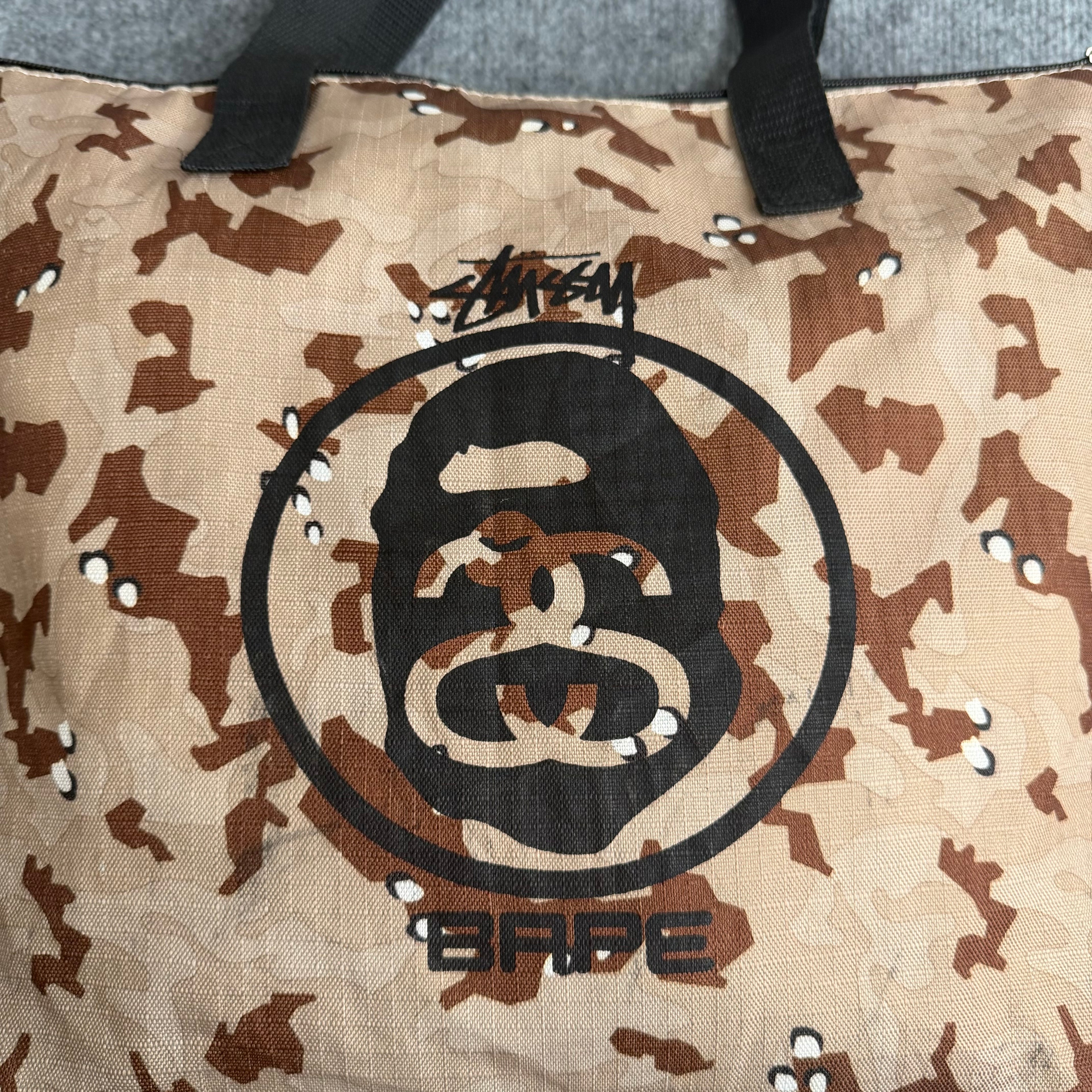A Bathing Ape x Stussy taske