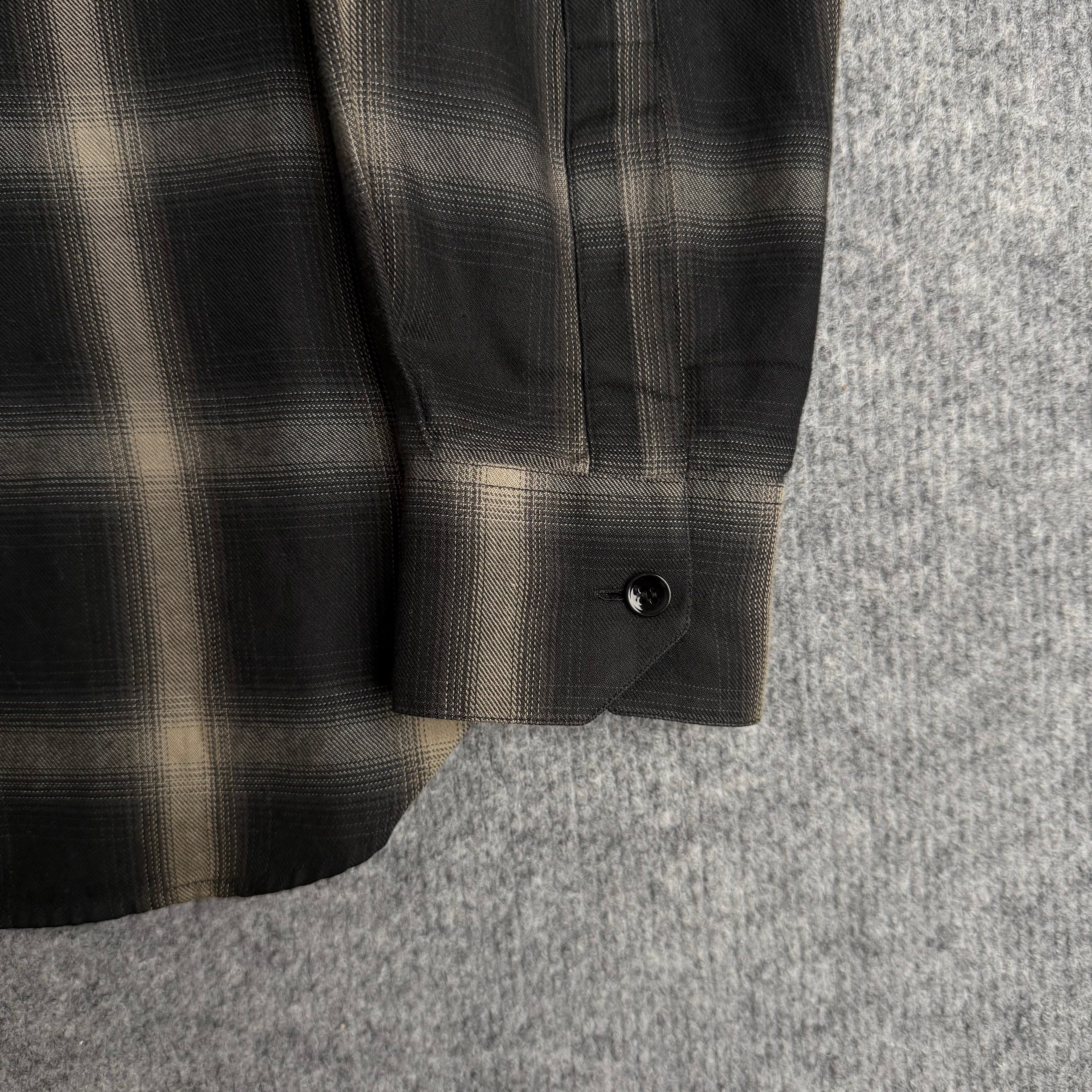 Saint Laurent skjorte (Str. L)