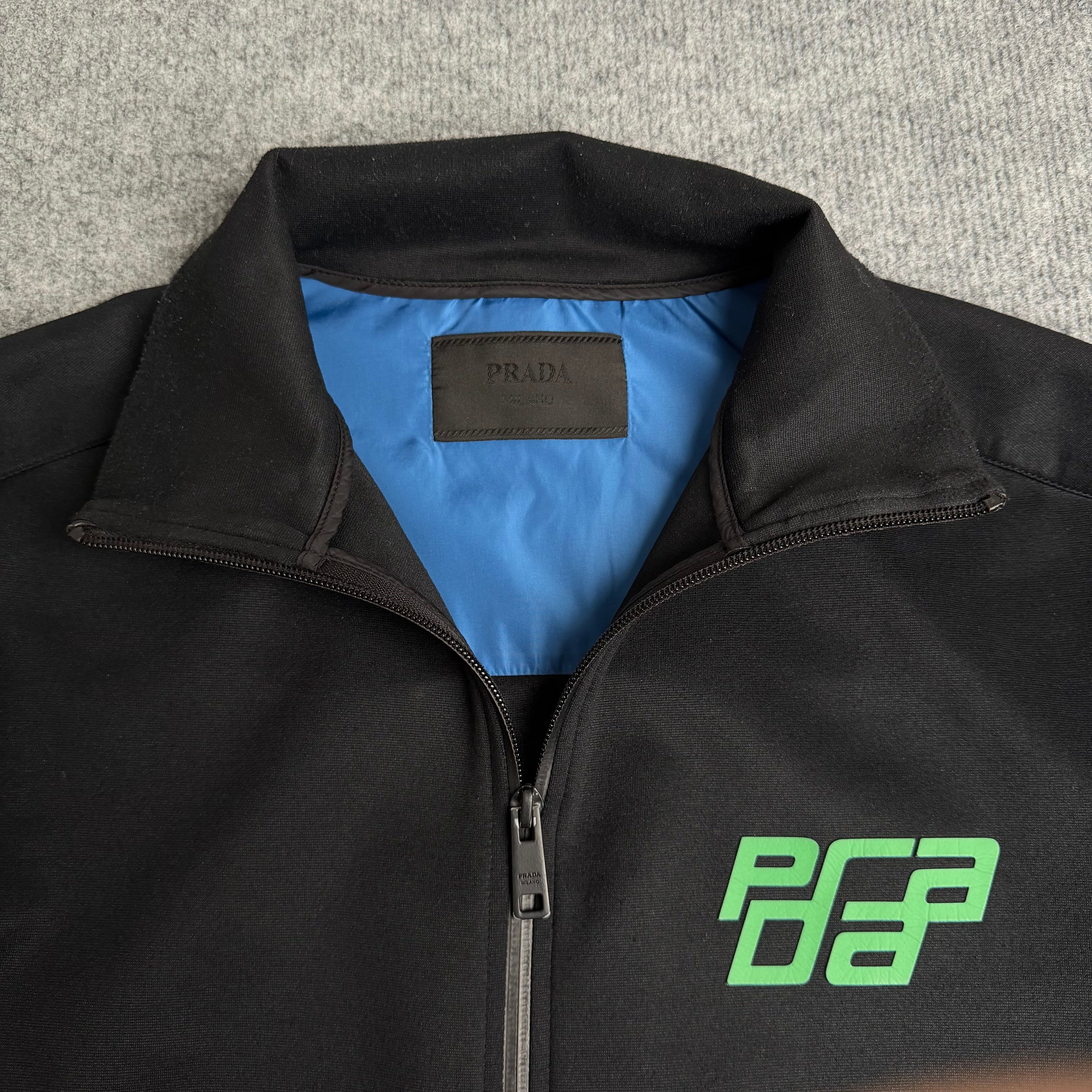 Prada Zip (Str. S)