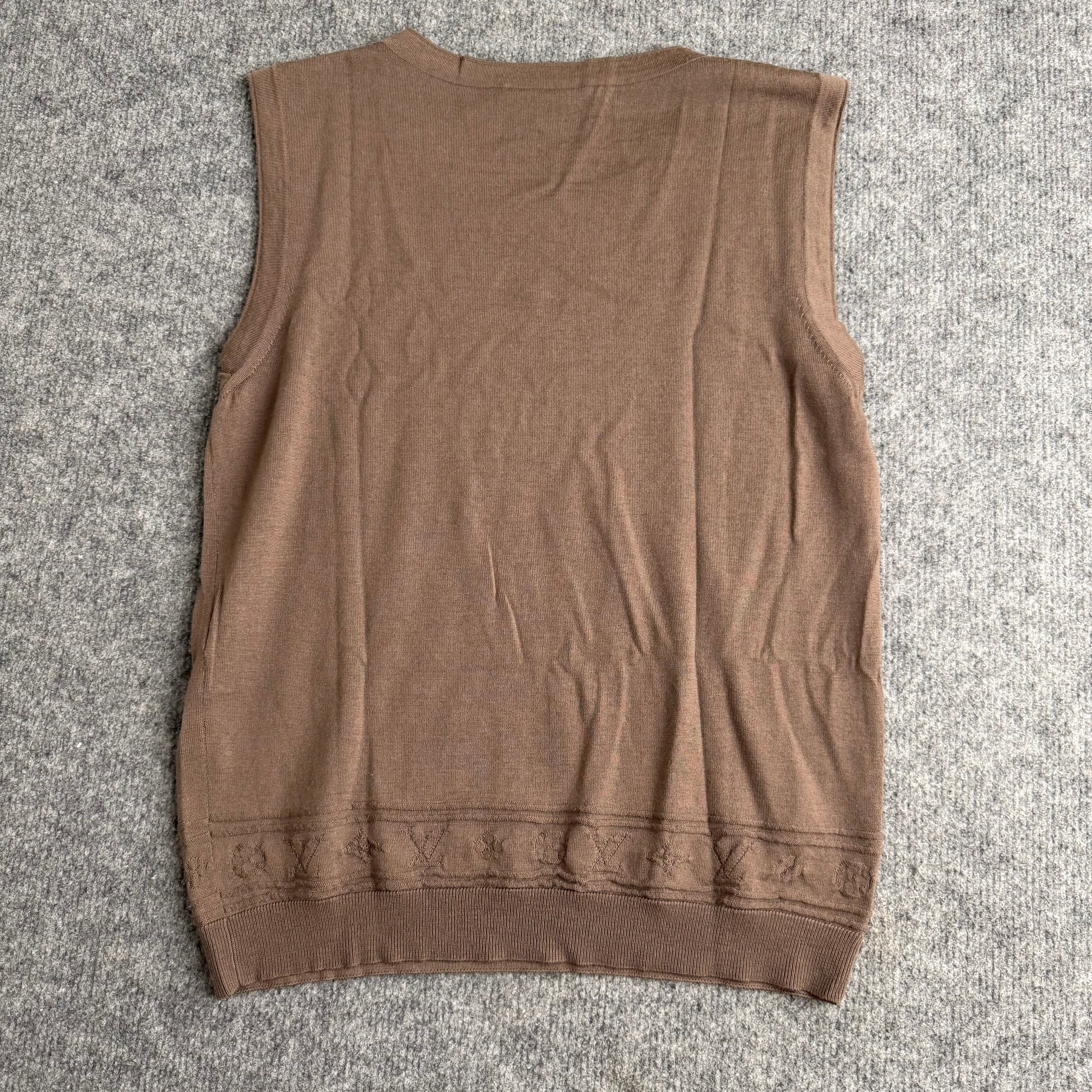Louis Vuitton top (Str. M)
