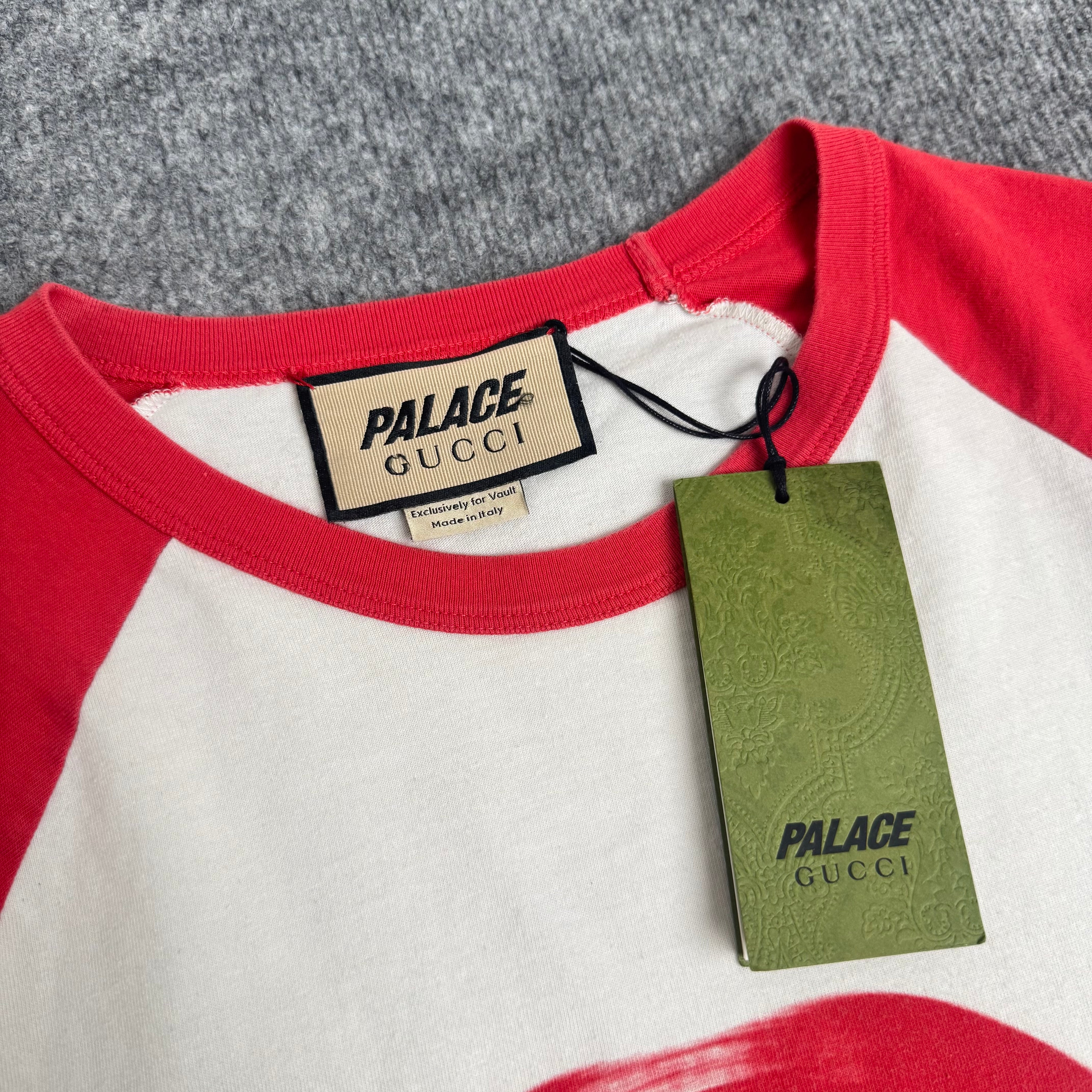Gucci x palace t-shirt (Str. S)
