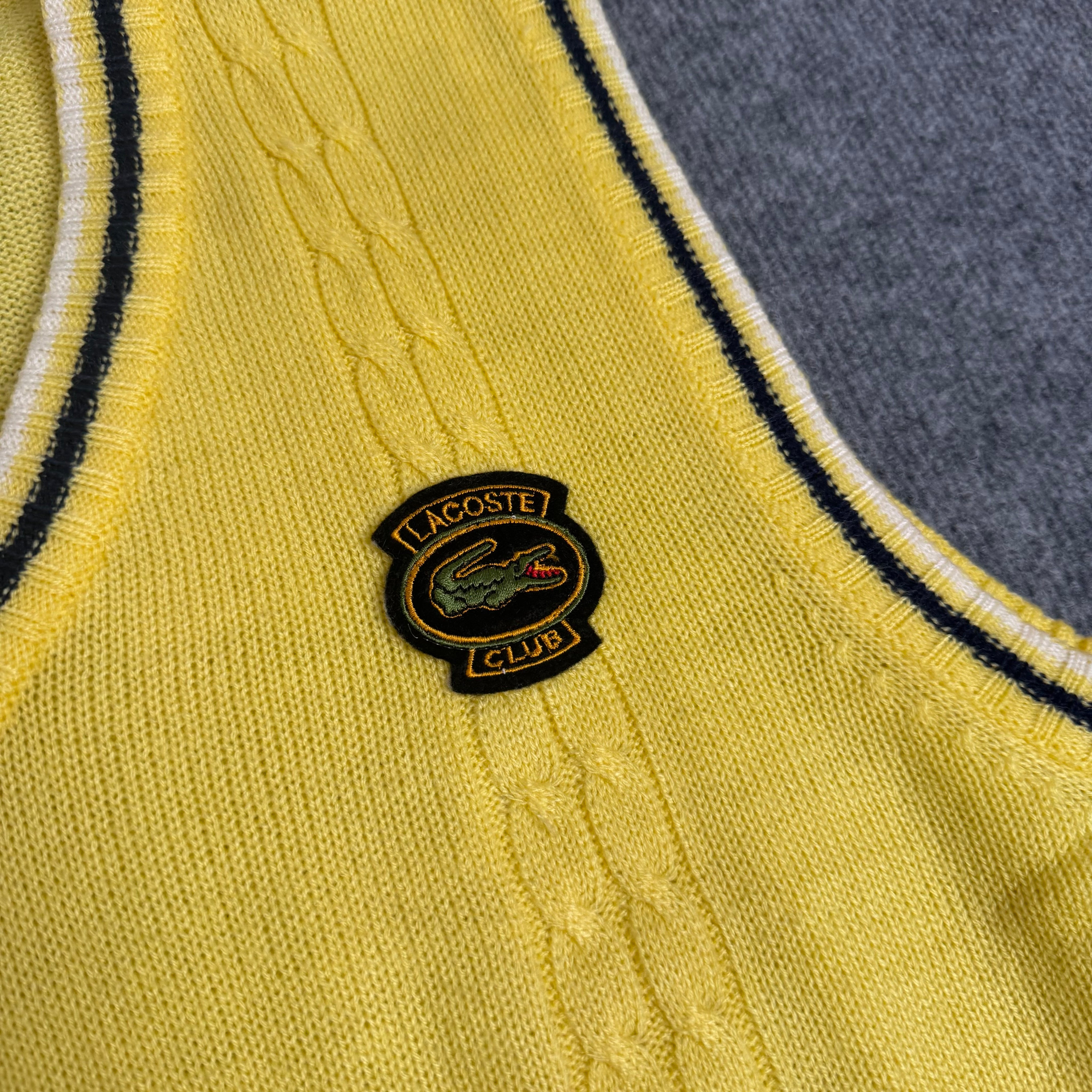 Lacoste vest (Str. S)