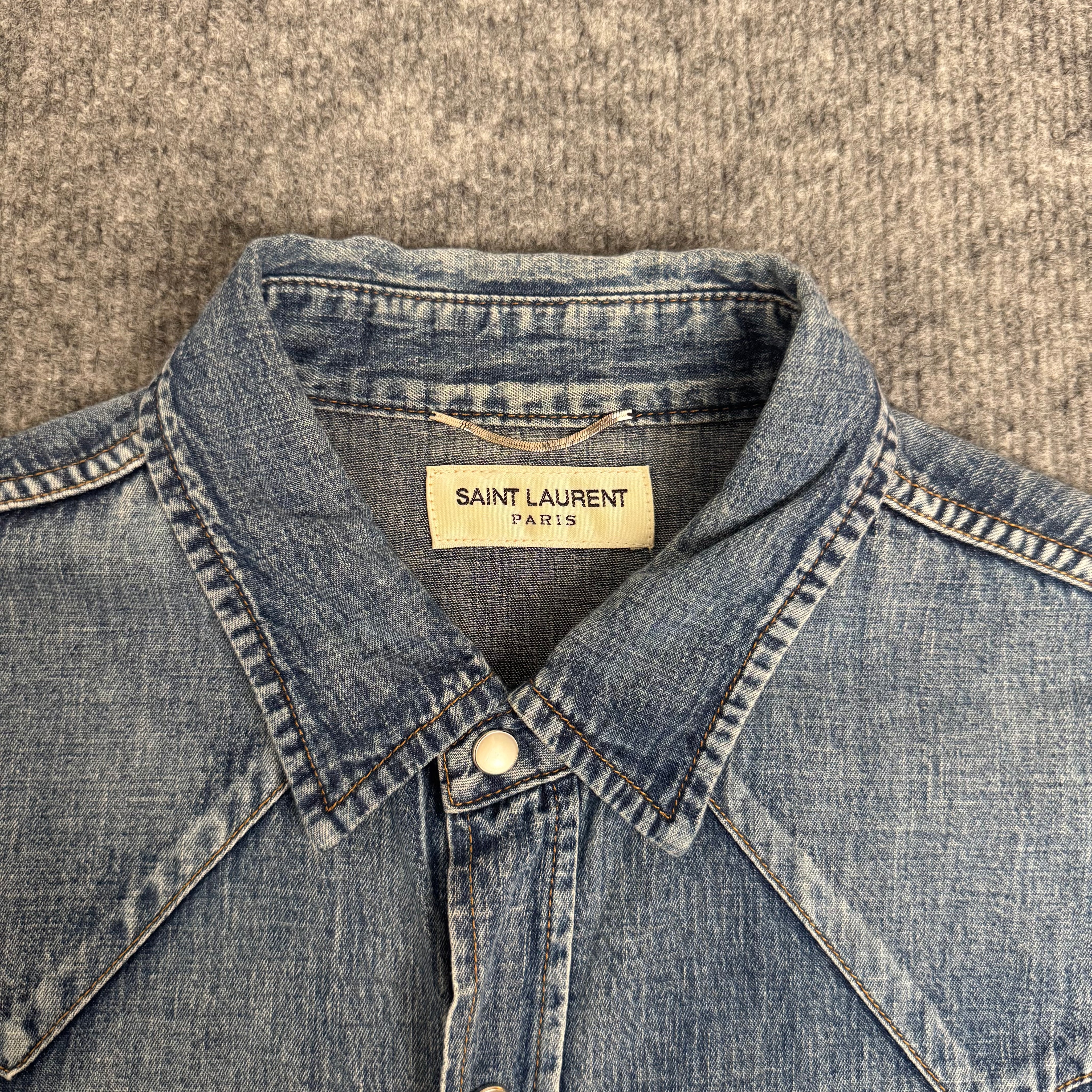 Saint Laurent skjorte (Str. L)