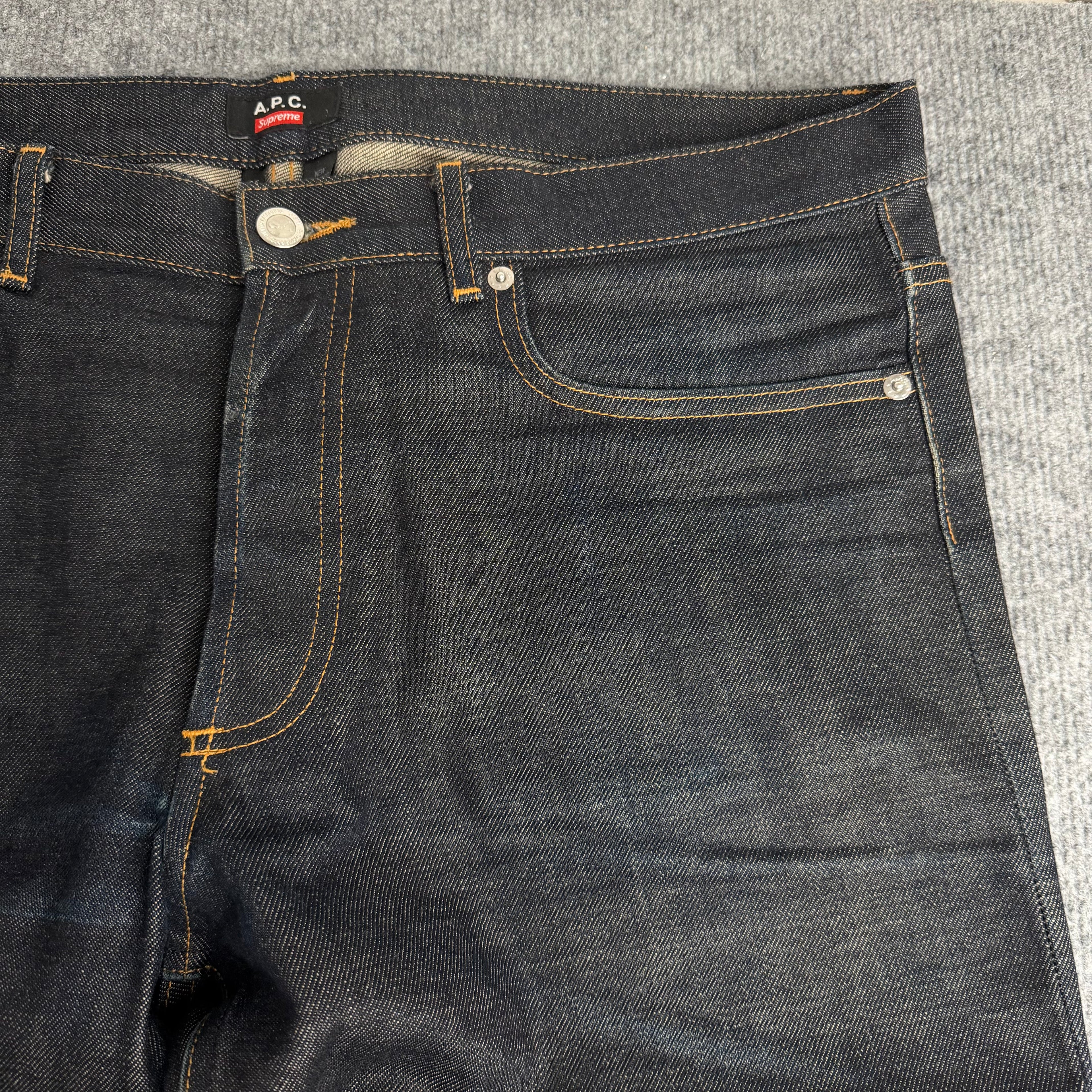 Supreme x A.P.C bukser (Str. 35)
