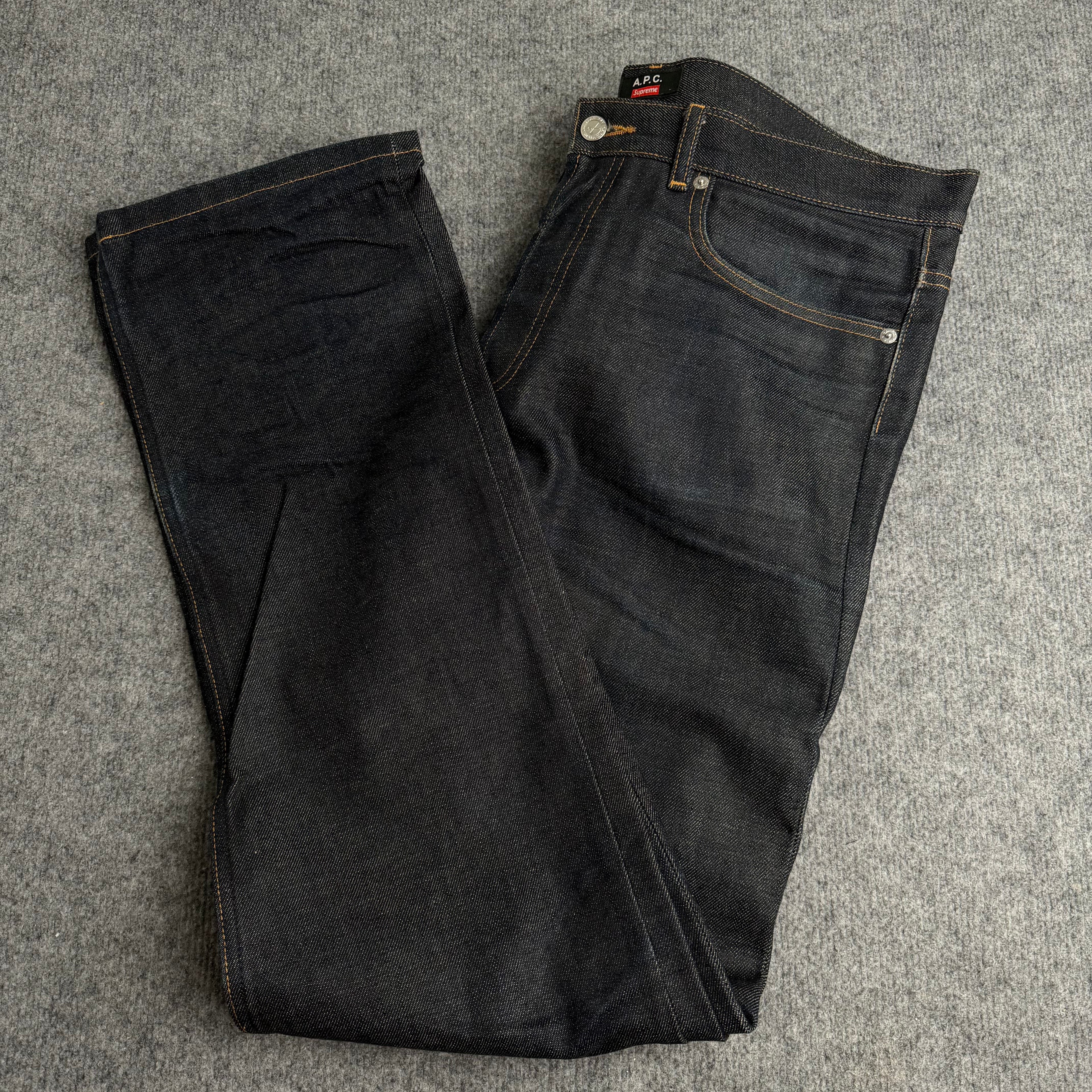Supreme x A.P.C bukser (Str. 35)