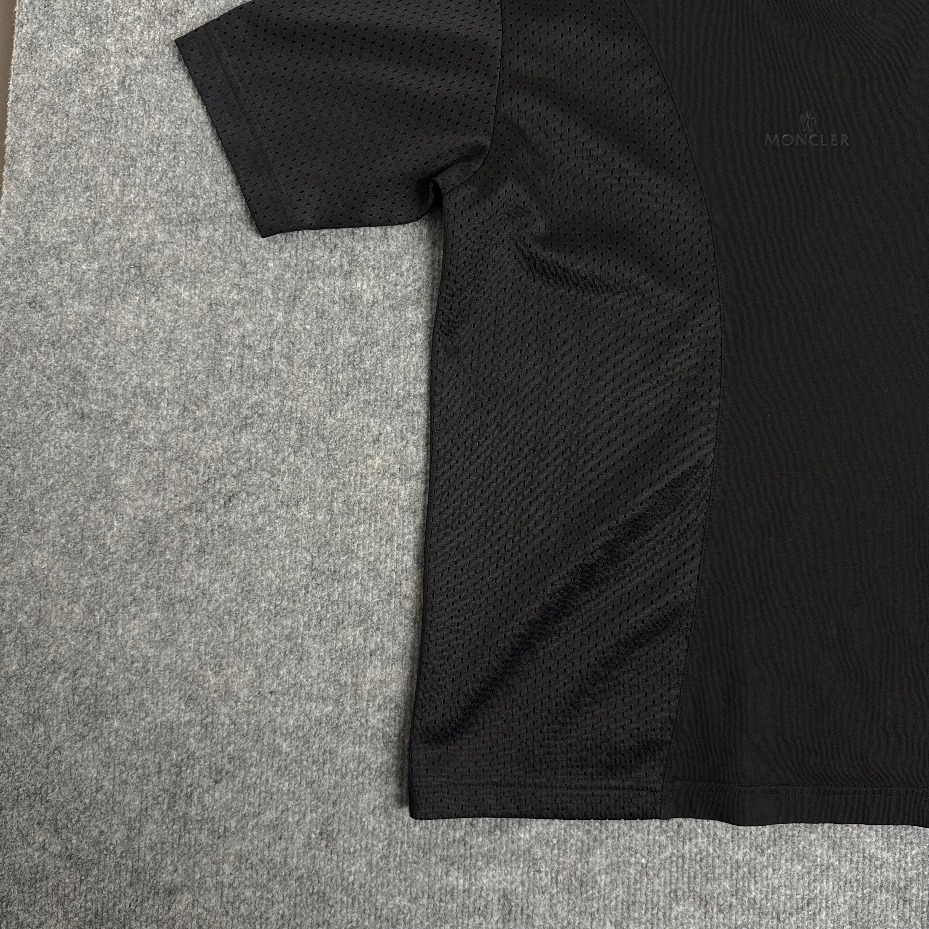 Moncler t-shirt (Str. S)