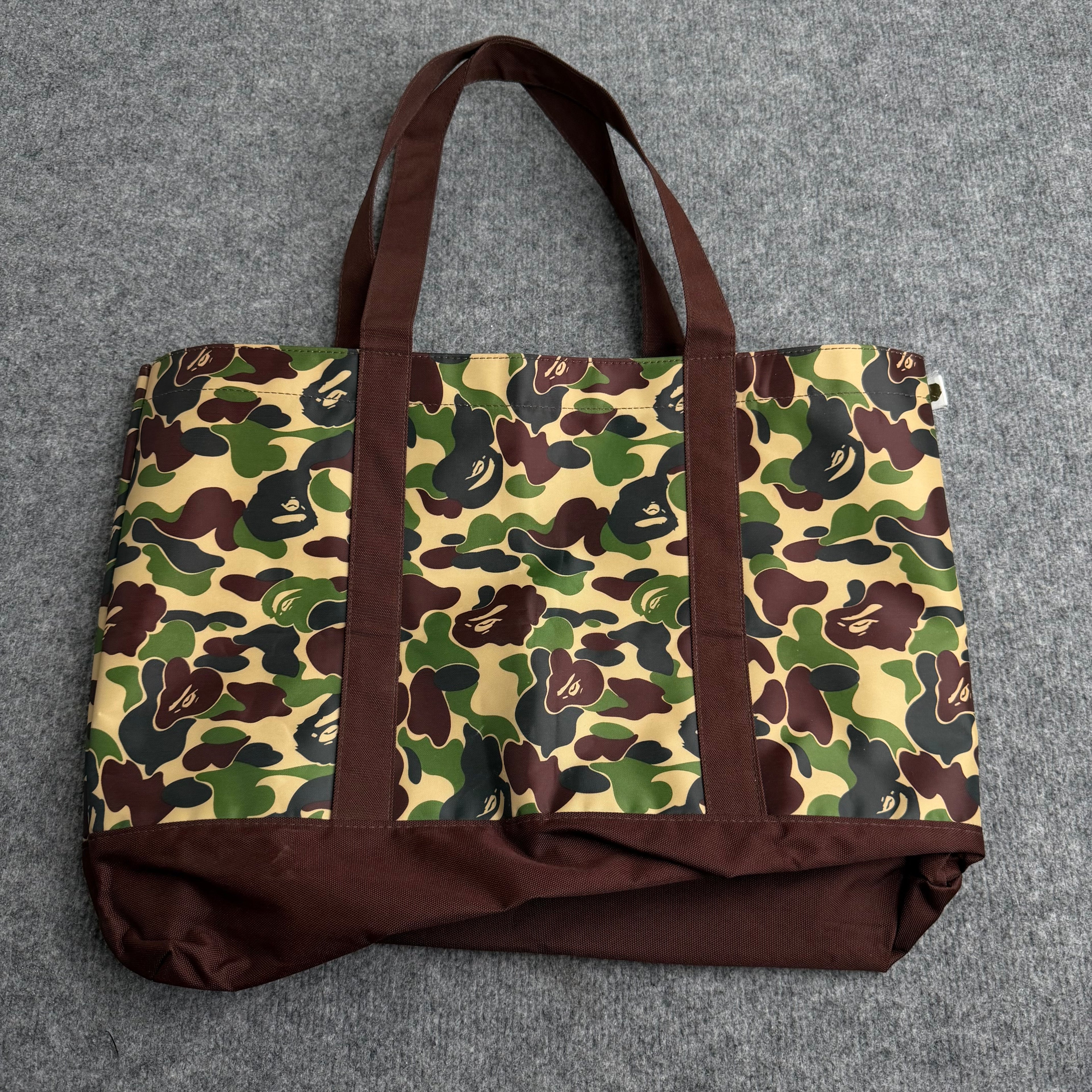 A bathing ape taske
