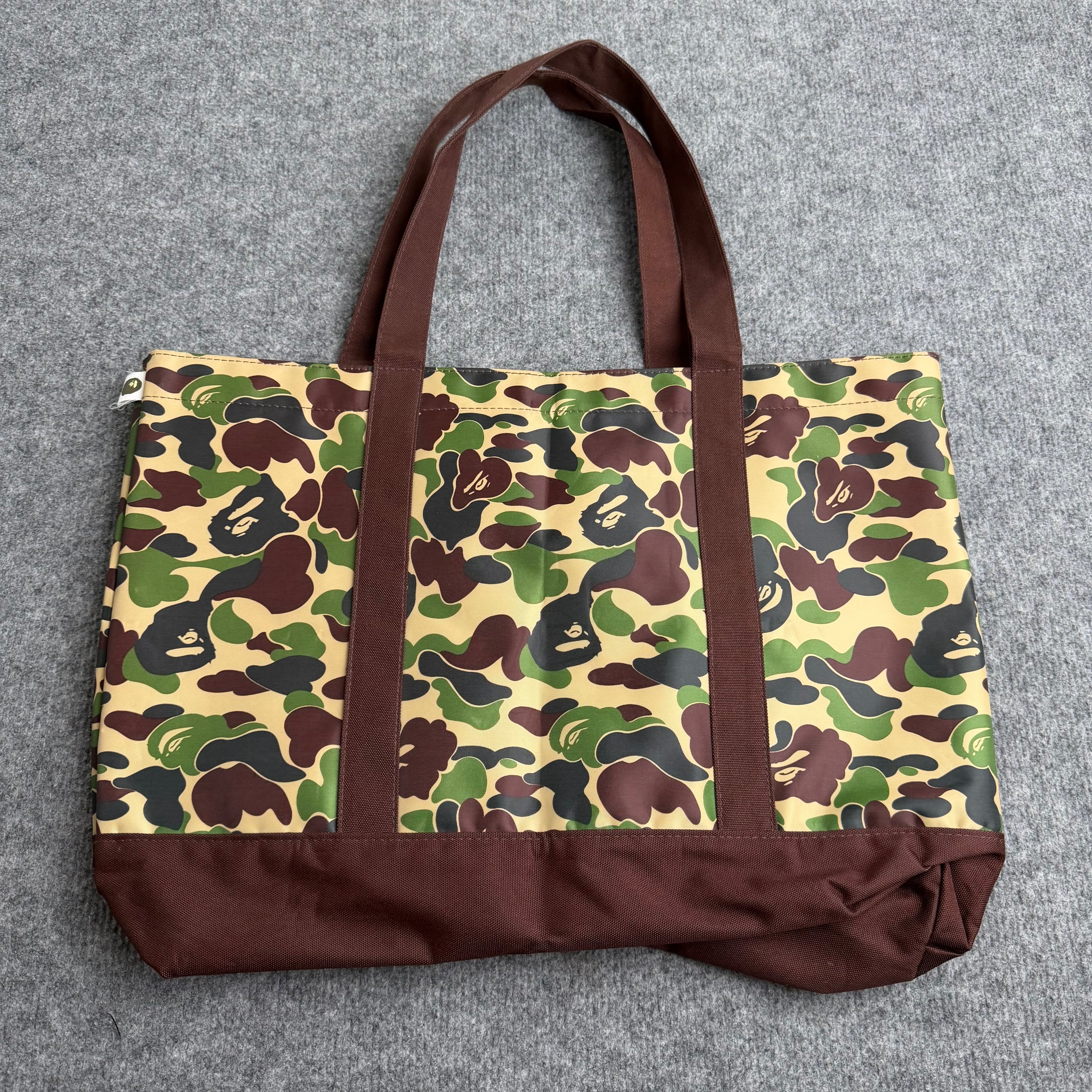 A bathing ape taske