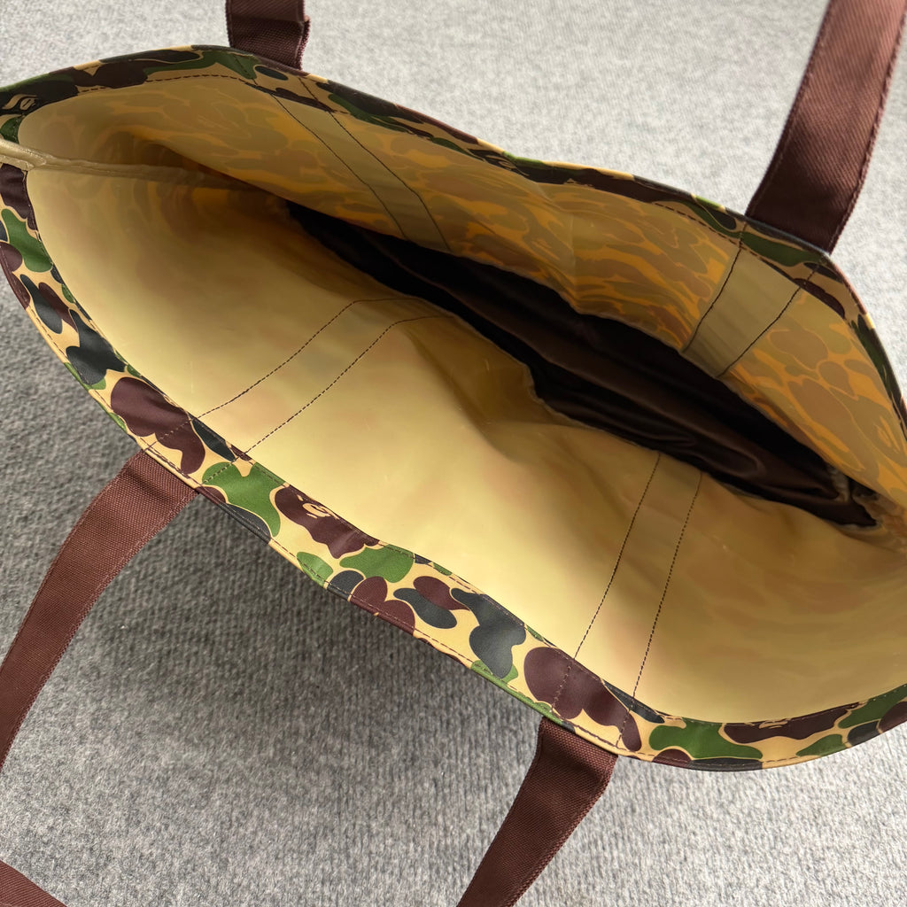 A bathing ape taske