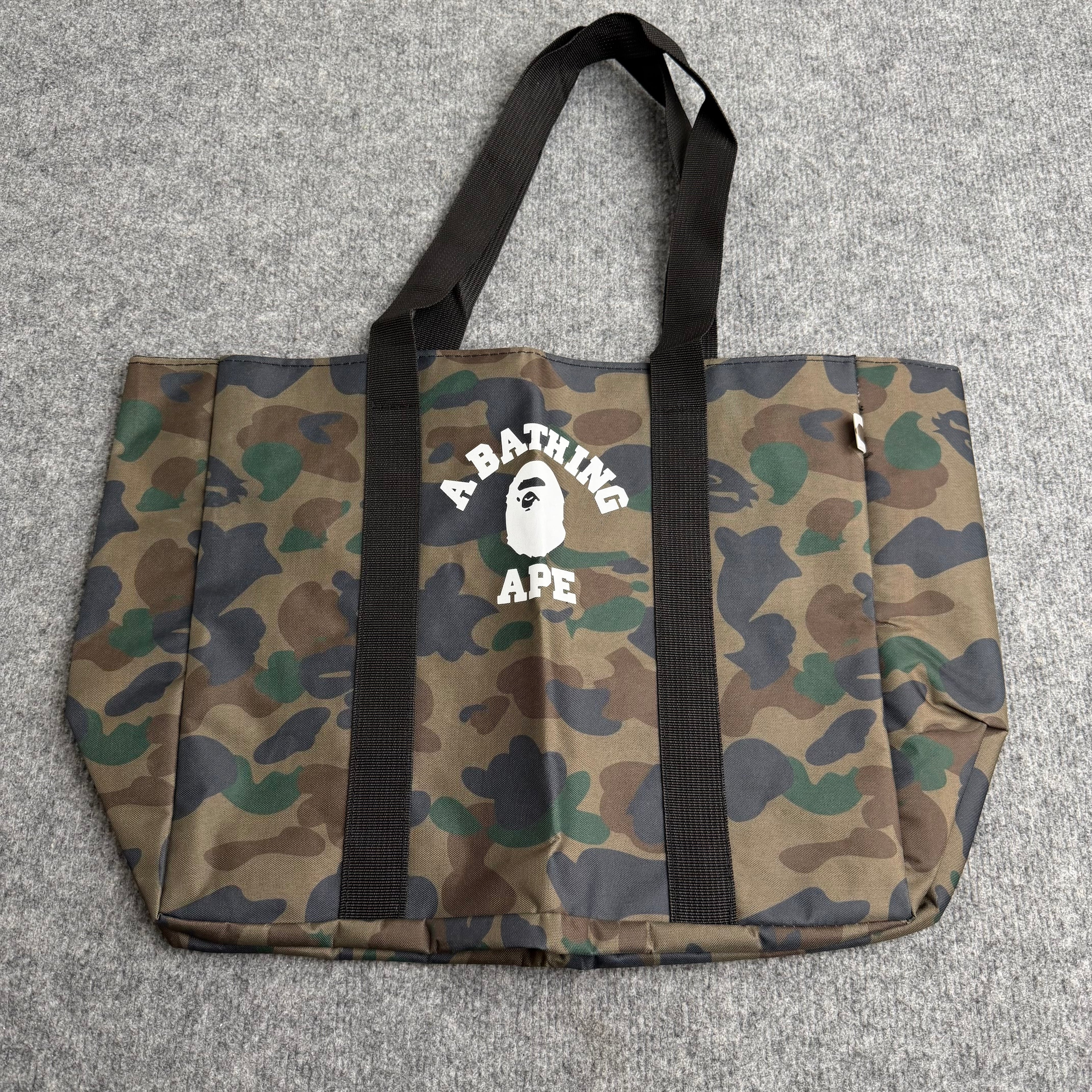 A bathing ape taske