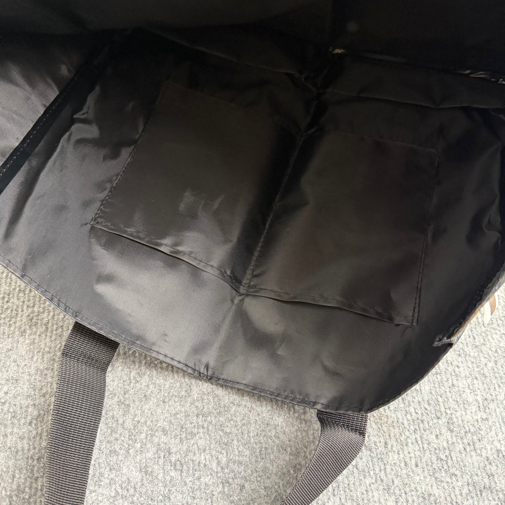 A bathing ape taske
