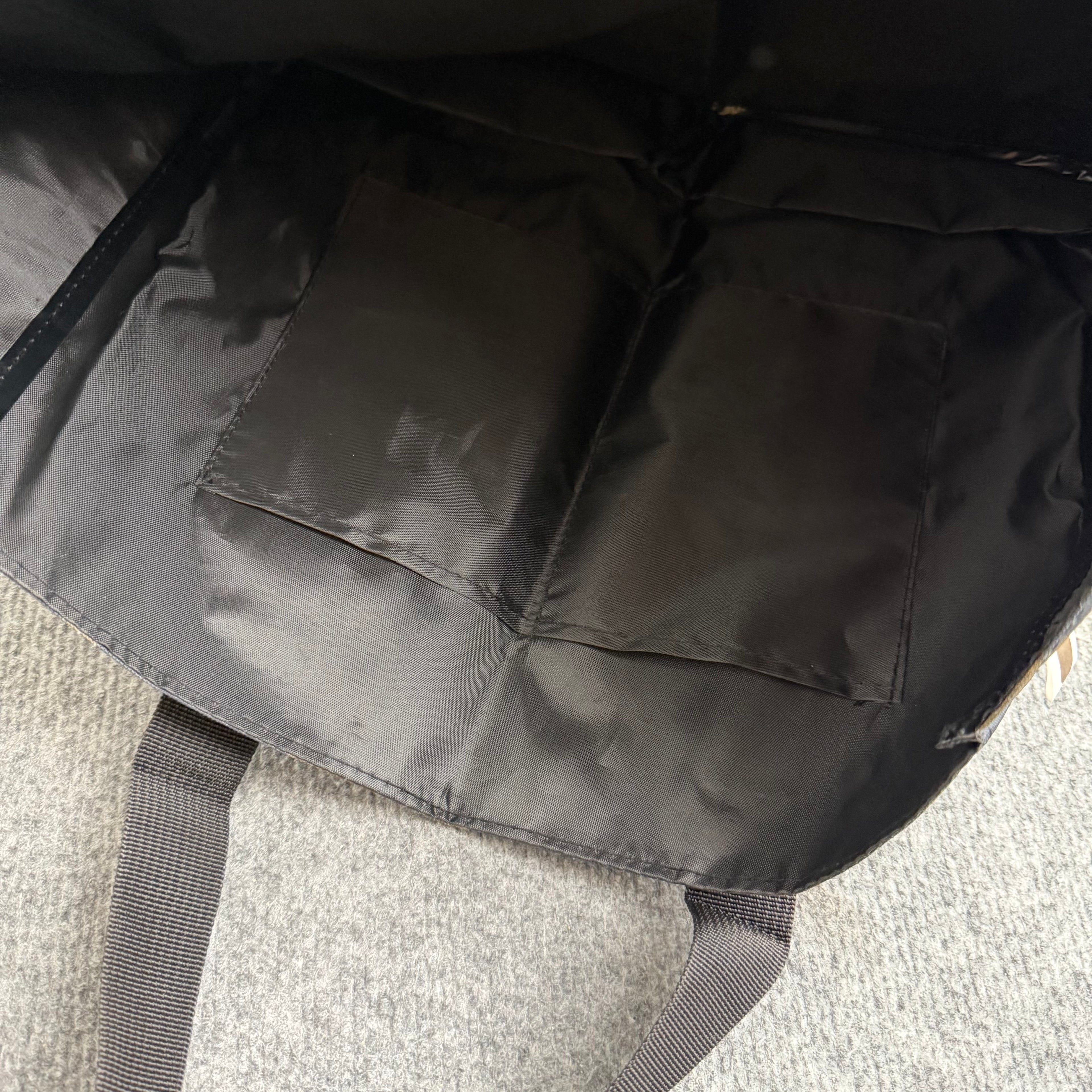 A bathing ape taske