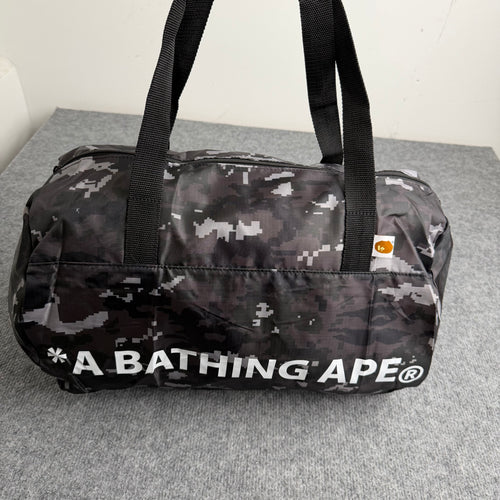 A bathing ape taske