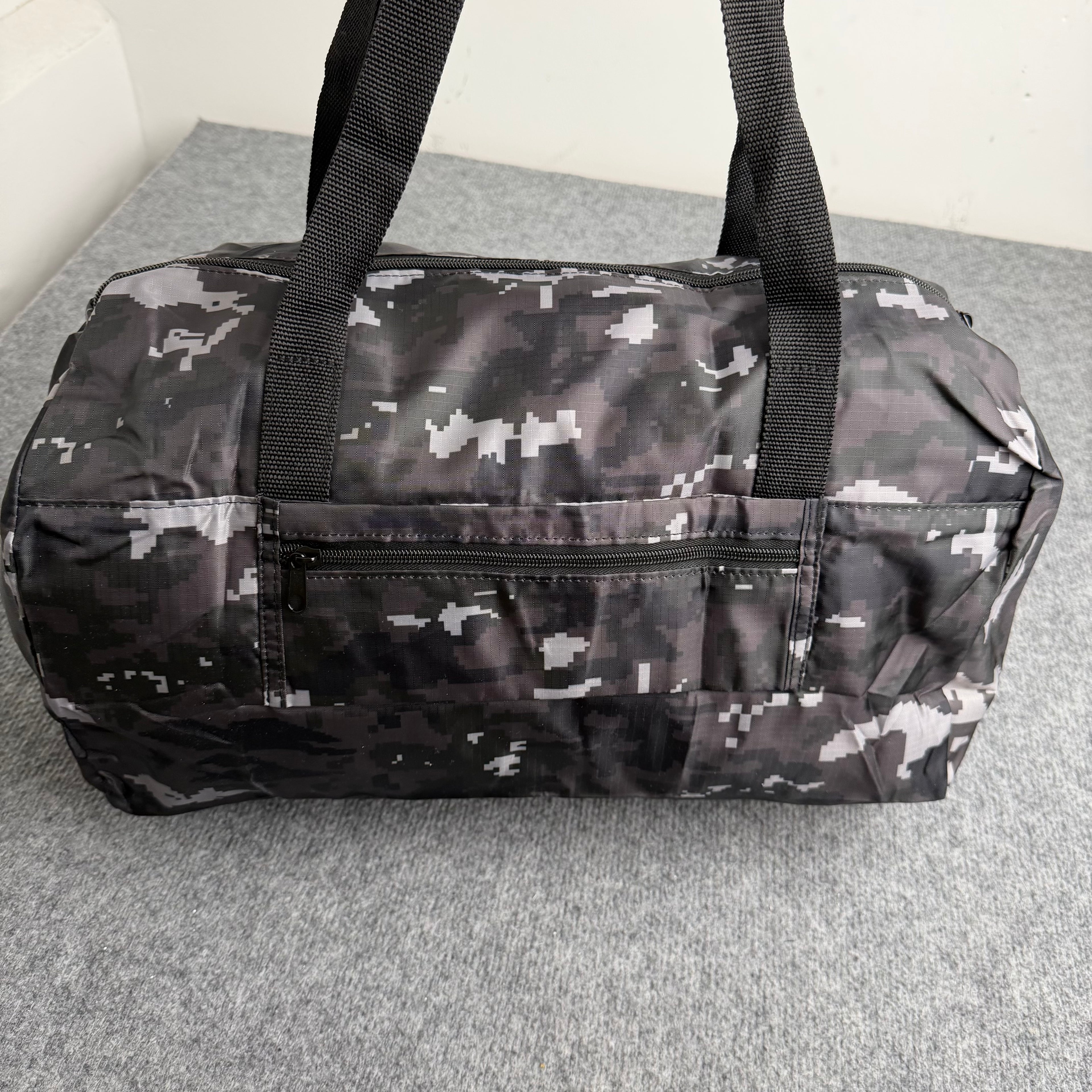 A bathing ape taske