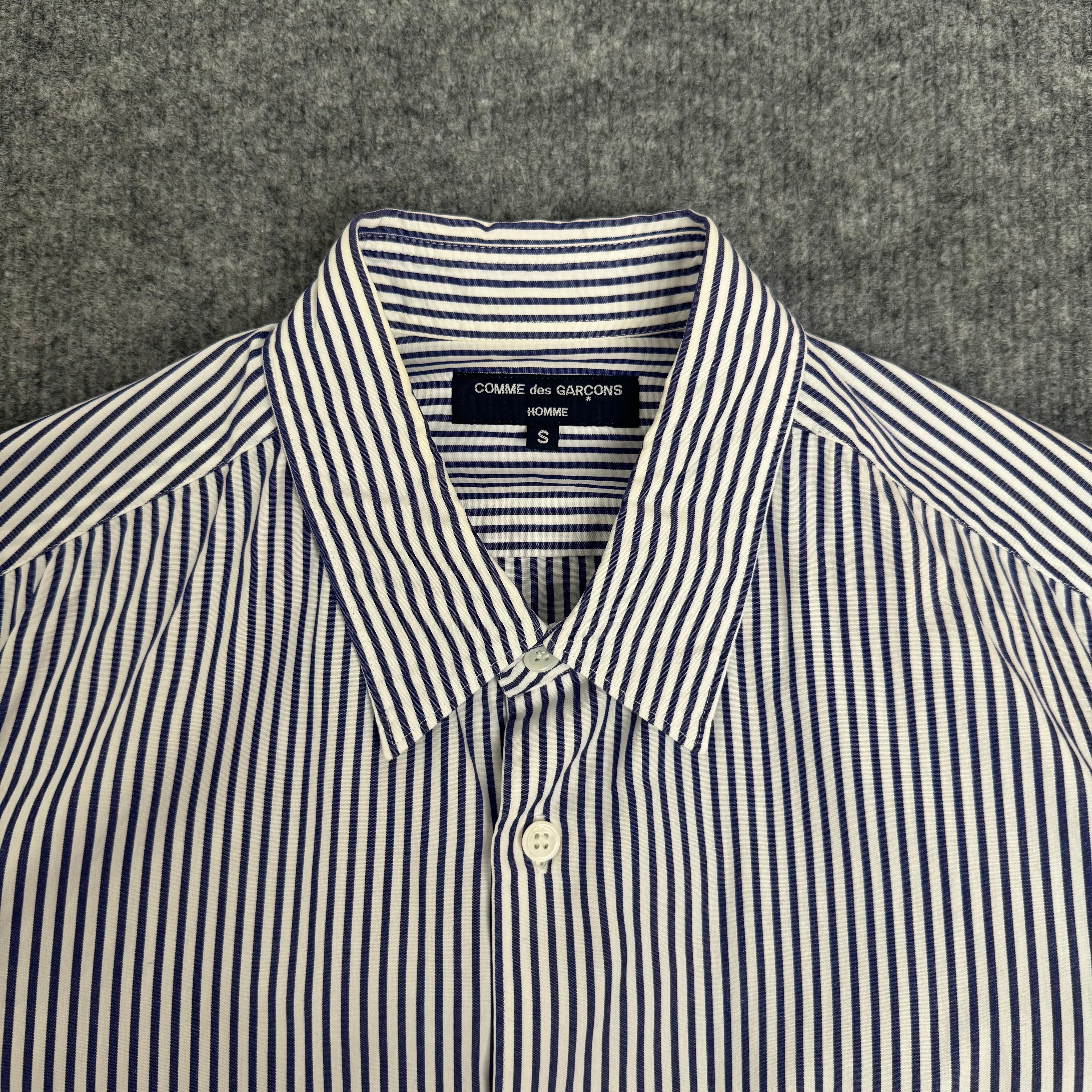 Comme des Garcons skjorte (Str. S)