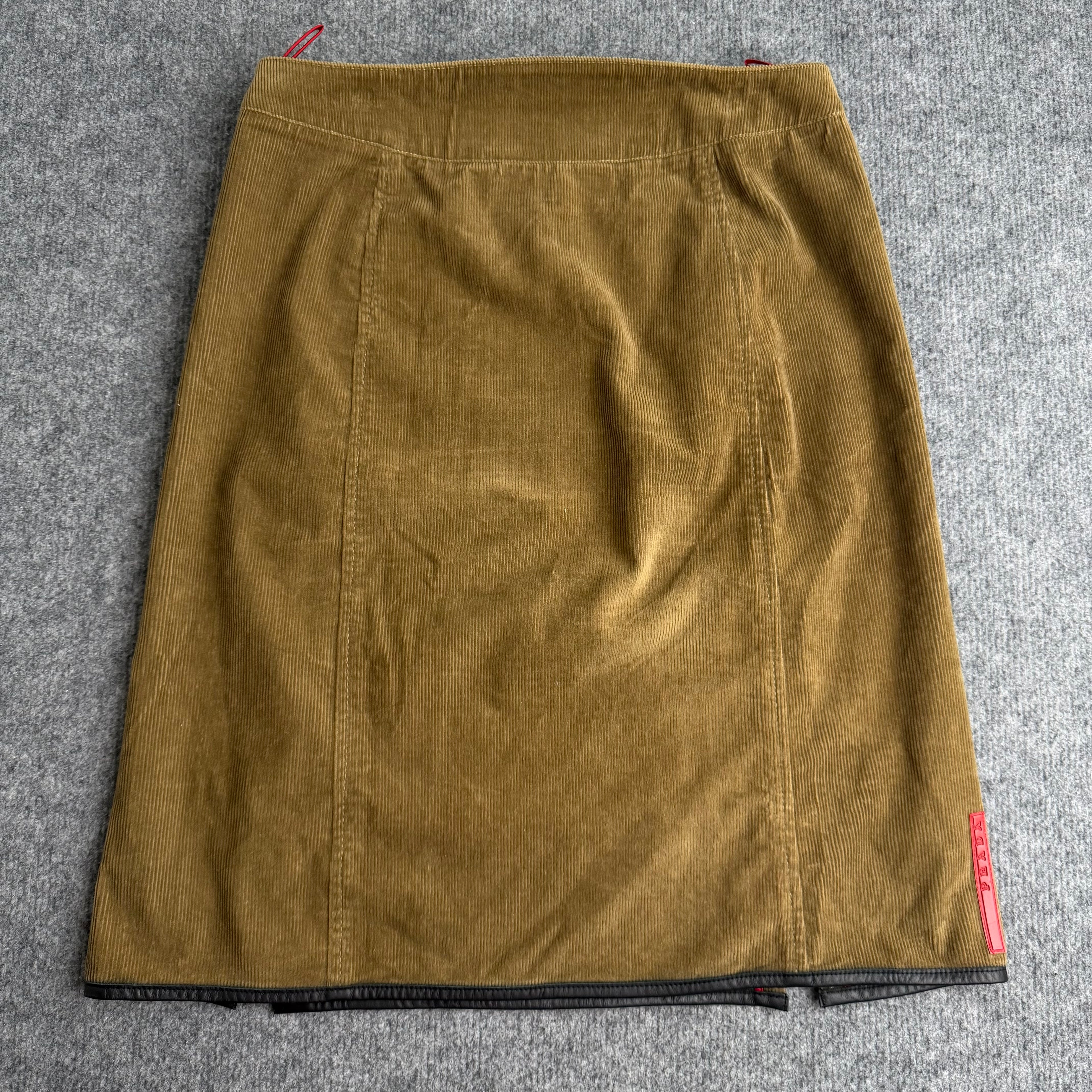 Prada nederdel (Str. 40)