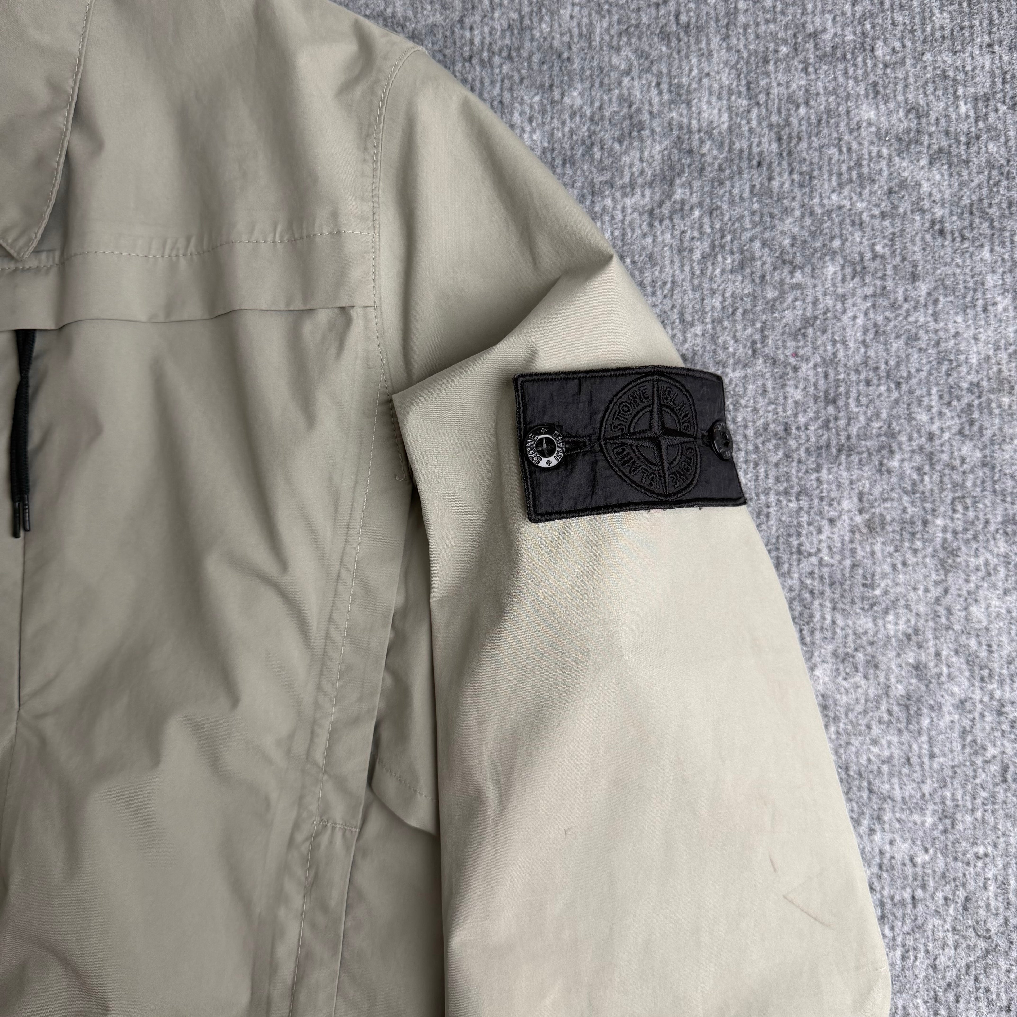 Stone Island jakke (Str. M)