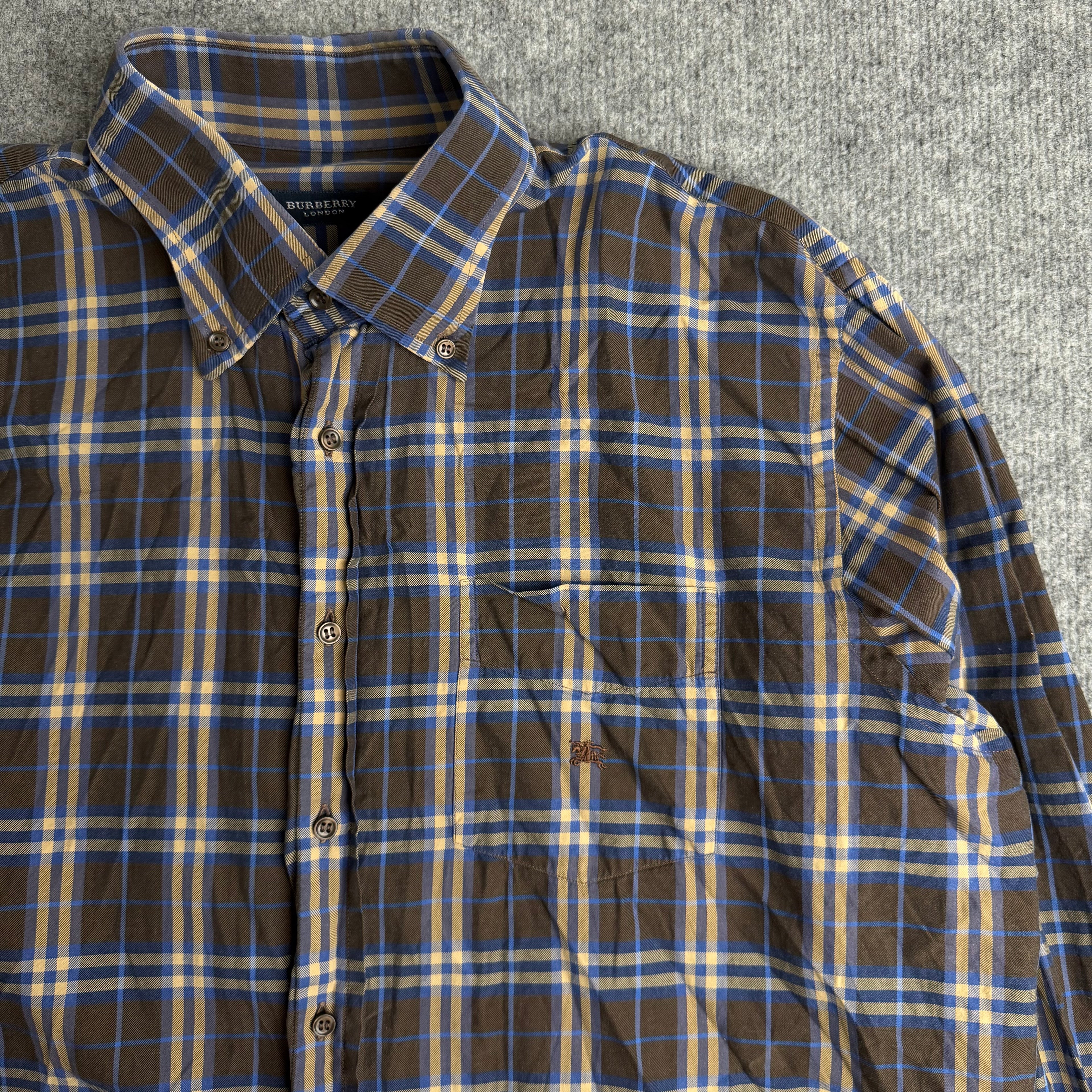 Burberry skjorte (Str. L)