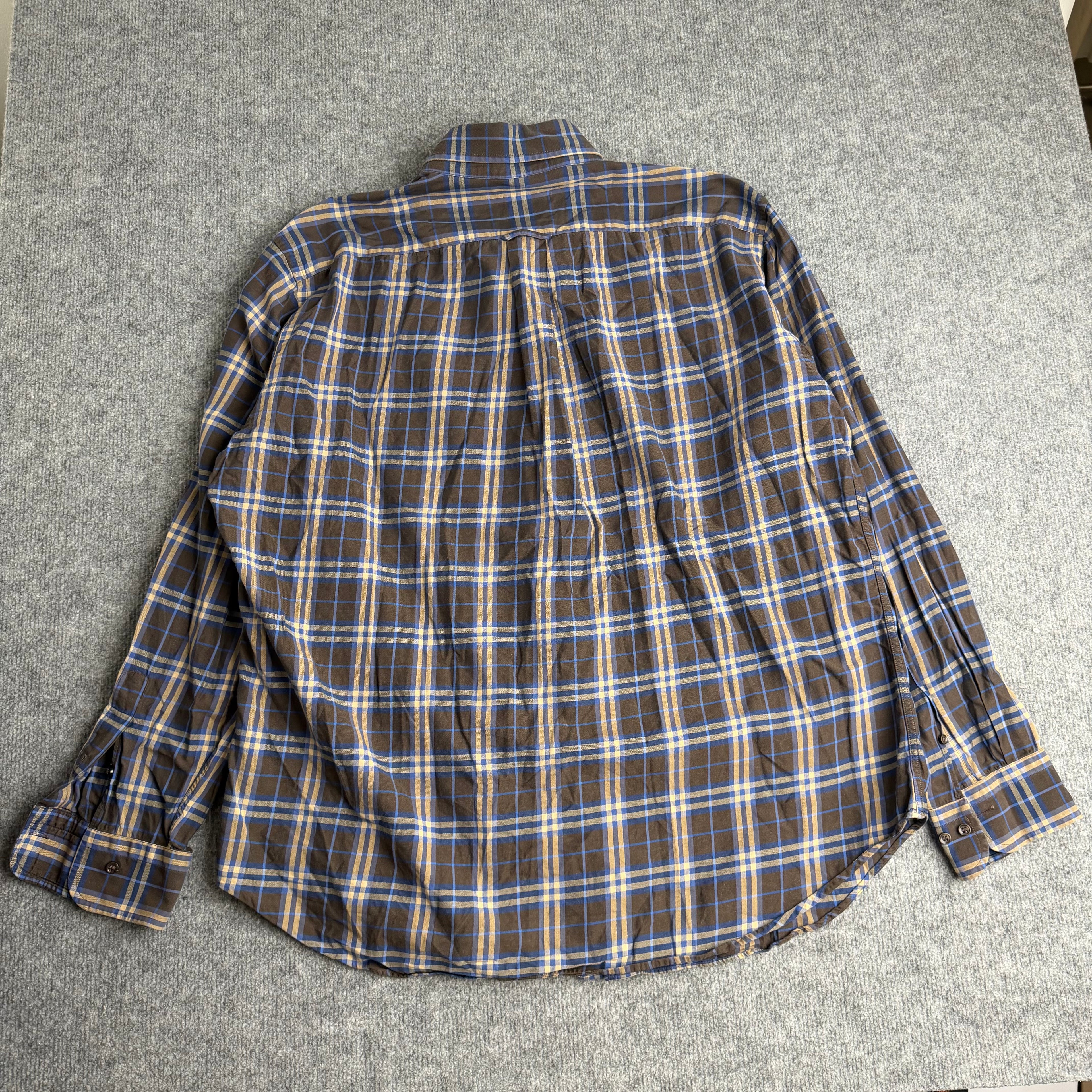 Burberry skjorte (Str. L)