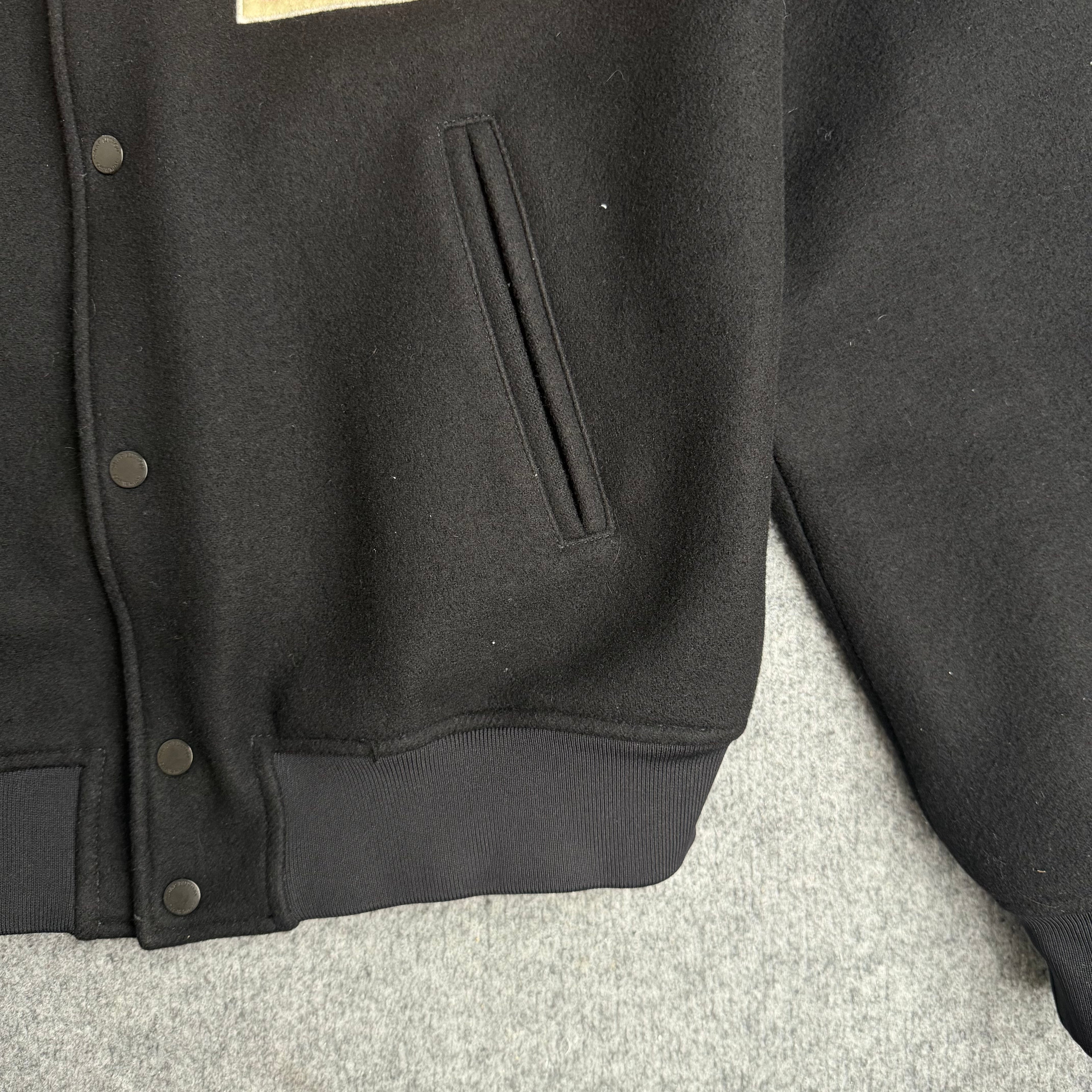 Off-White Jakke (Str. M)
