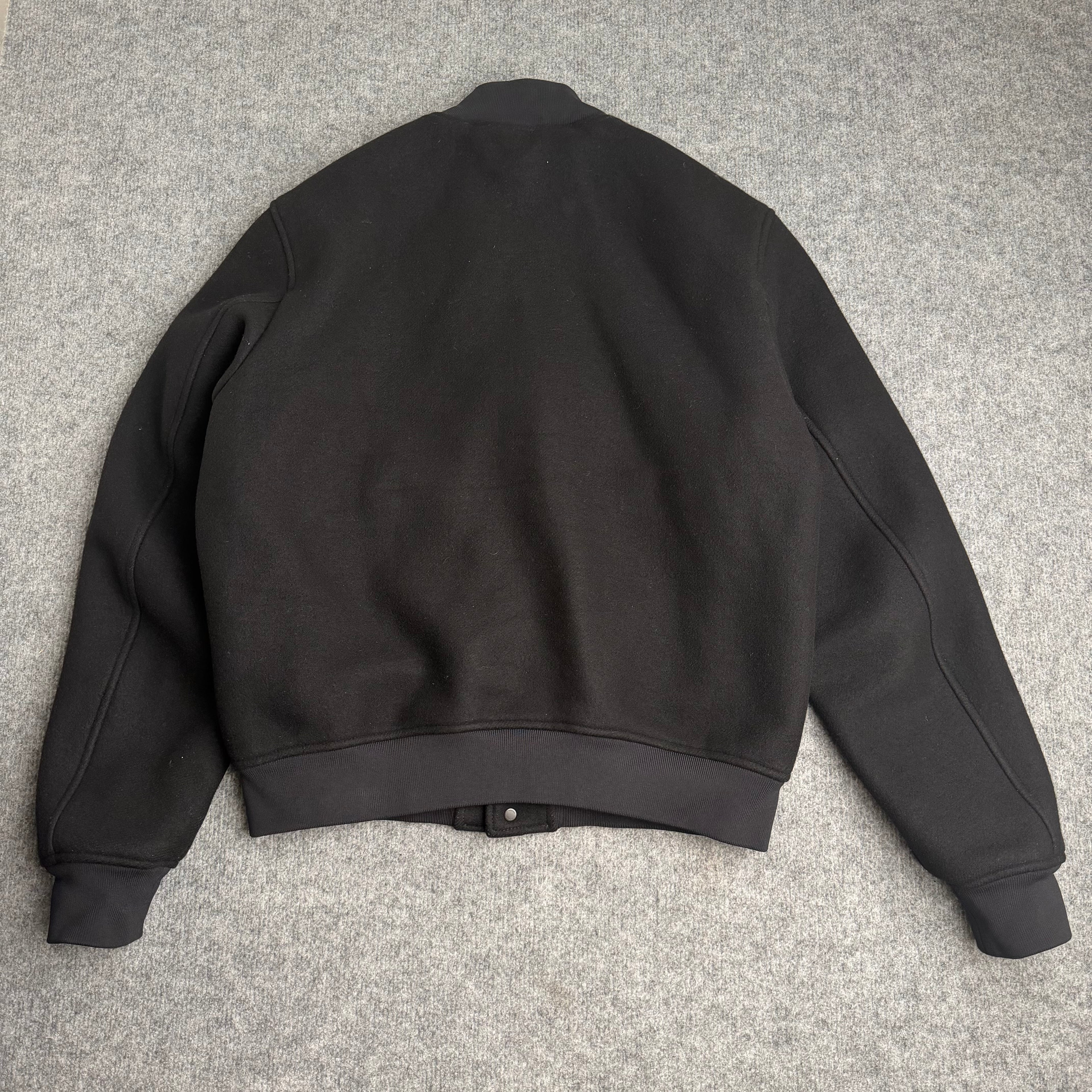 Off-White Jakke (Str. M)