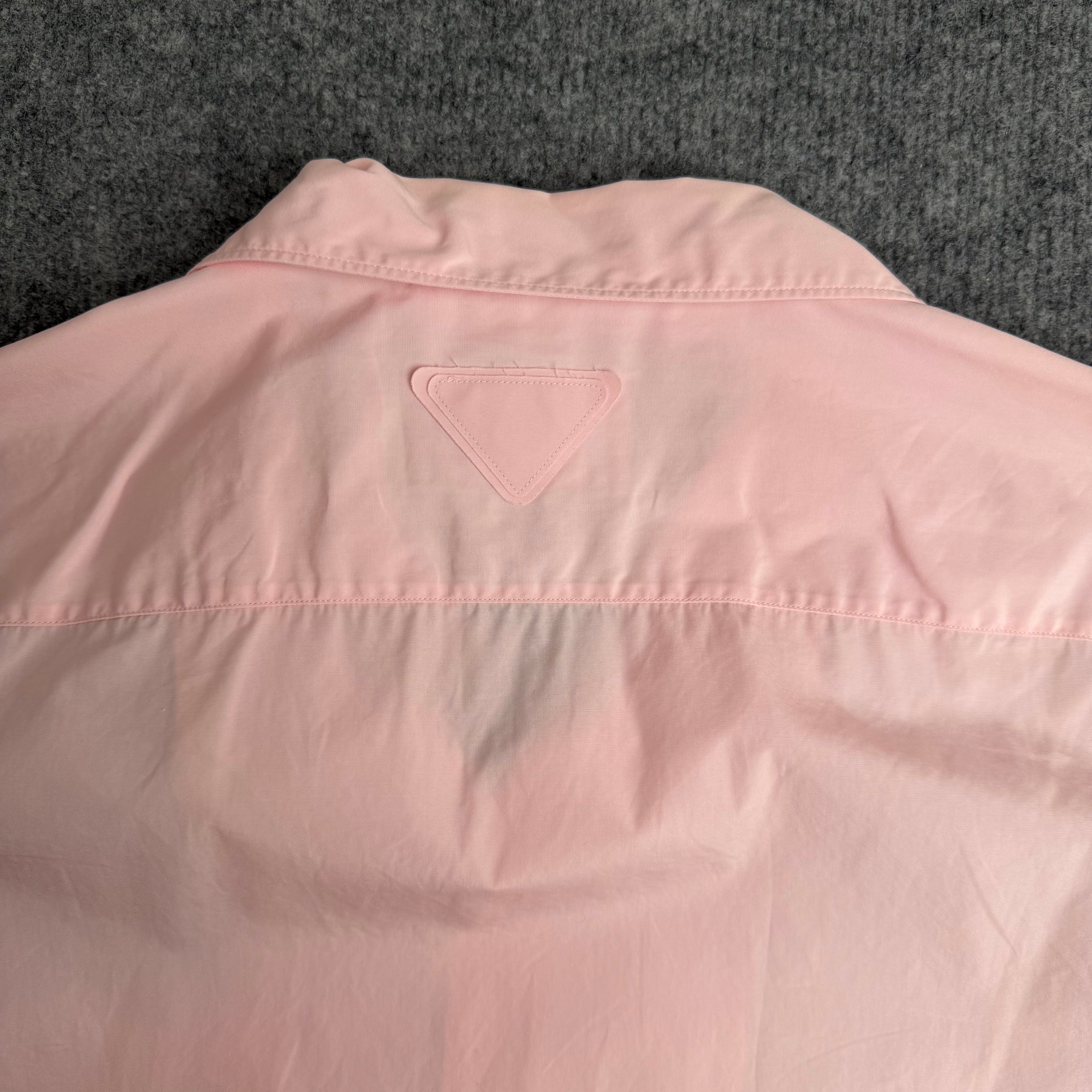 Prada skjorte (Str. XL)