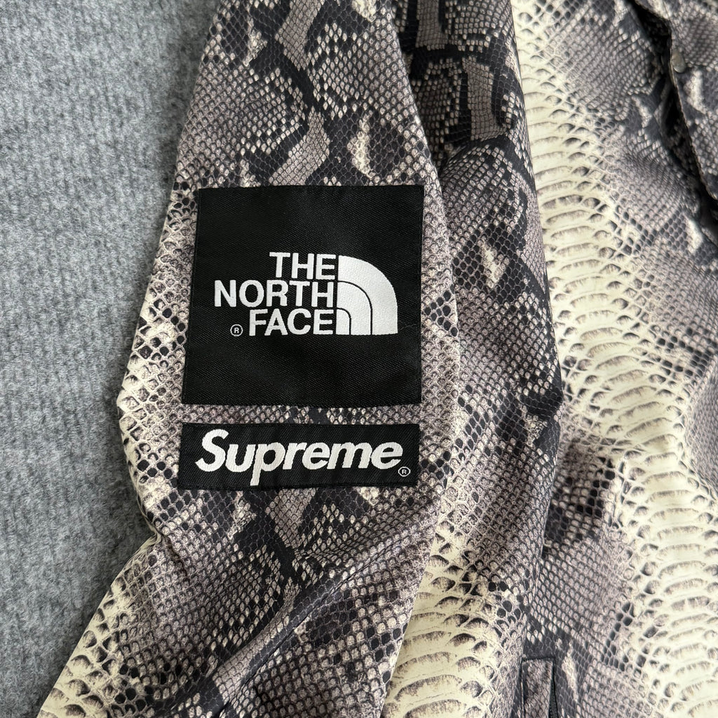 Supreme x the north face jakke (Str. L)