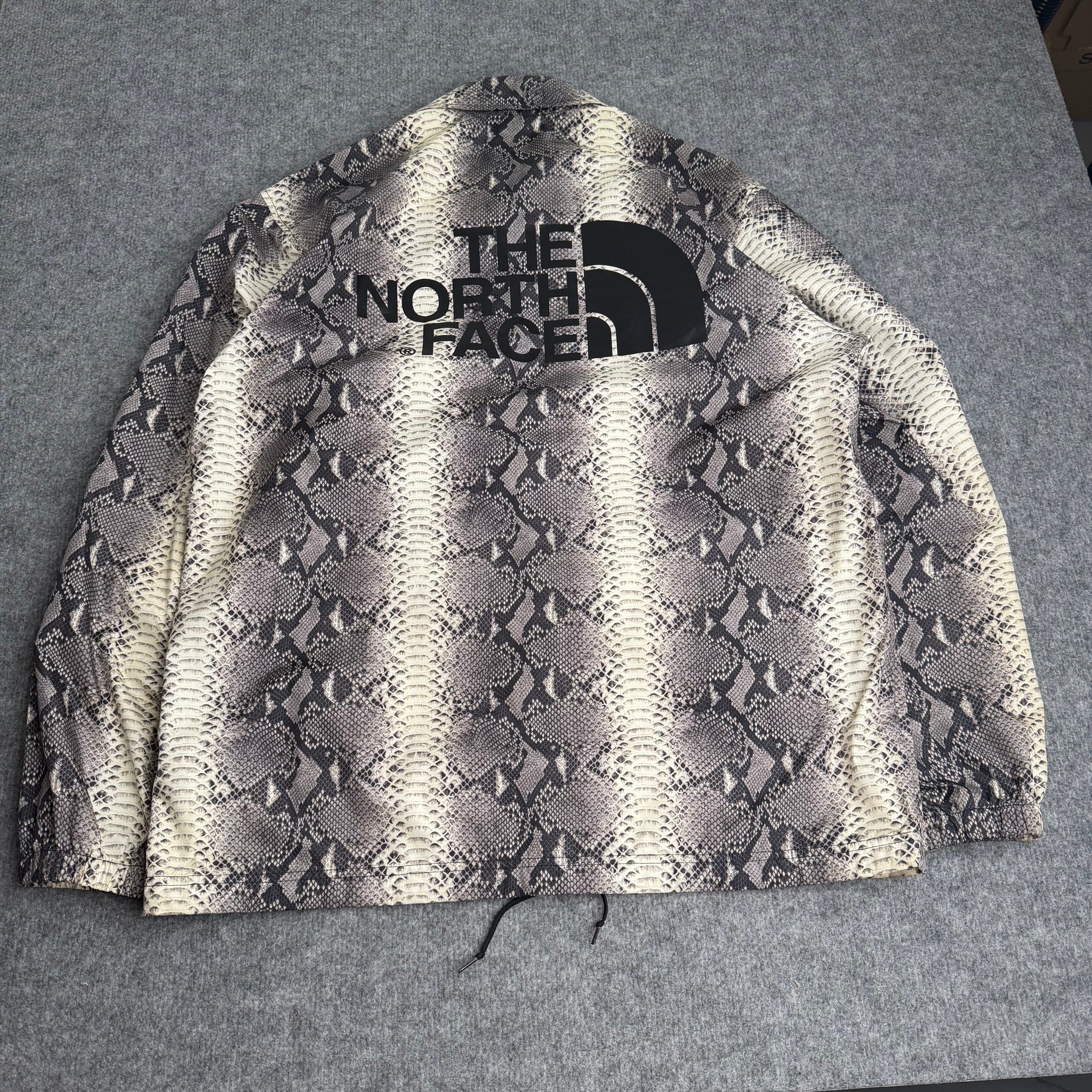 Supreme x the north face jakke (Str. L)