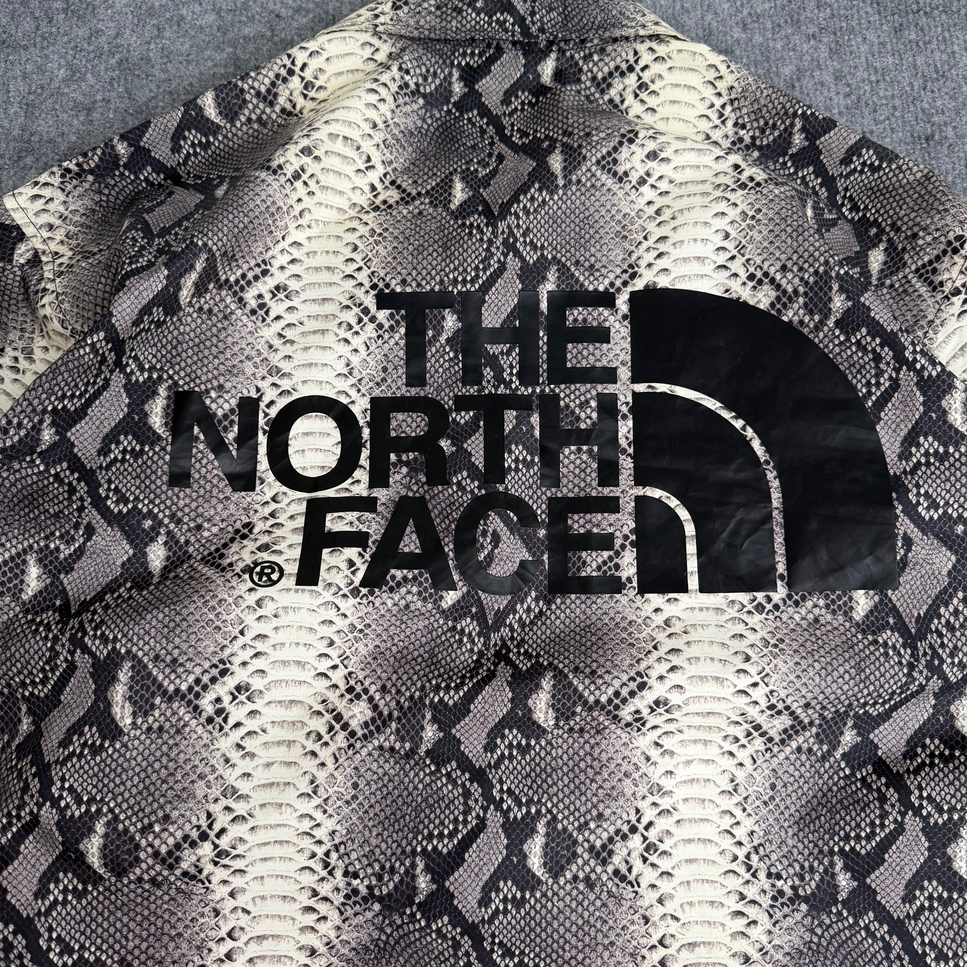 Supreme x the north face jakke (Str. L)