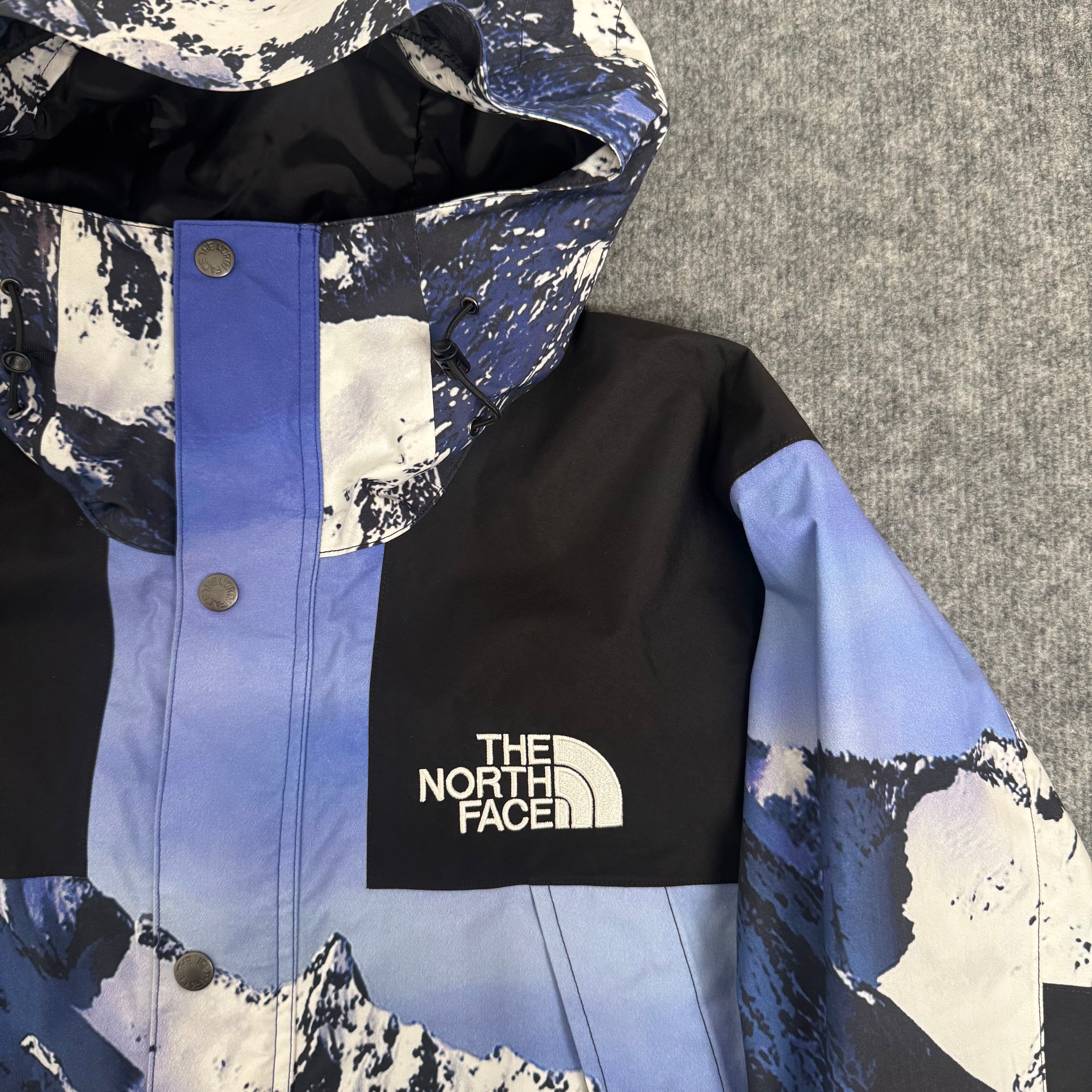 Supreme x The North Face jakke (Str. M)