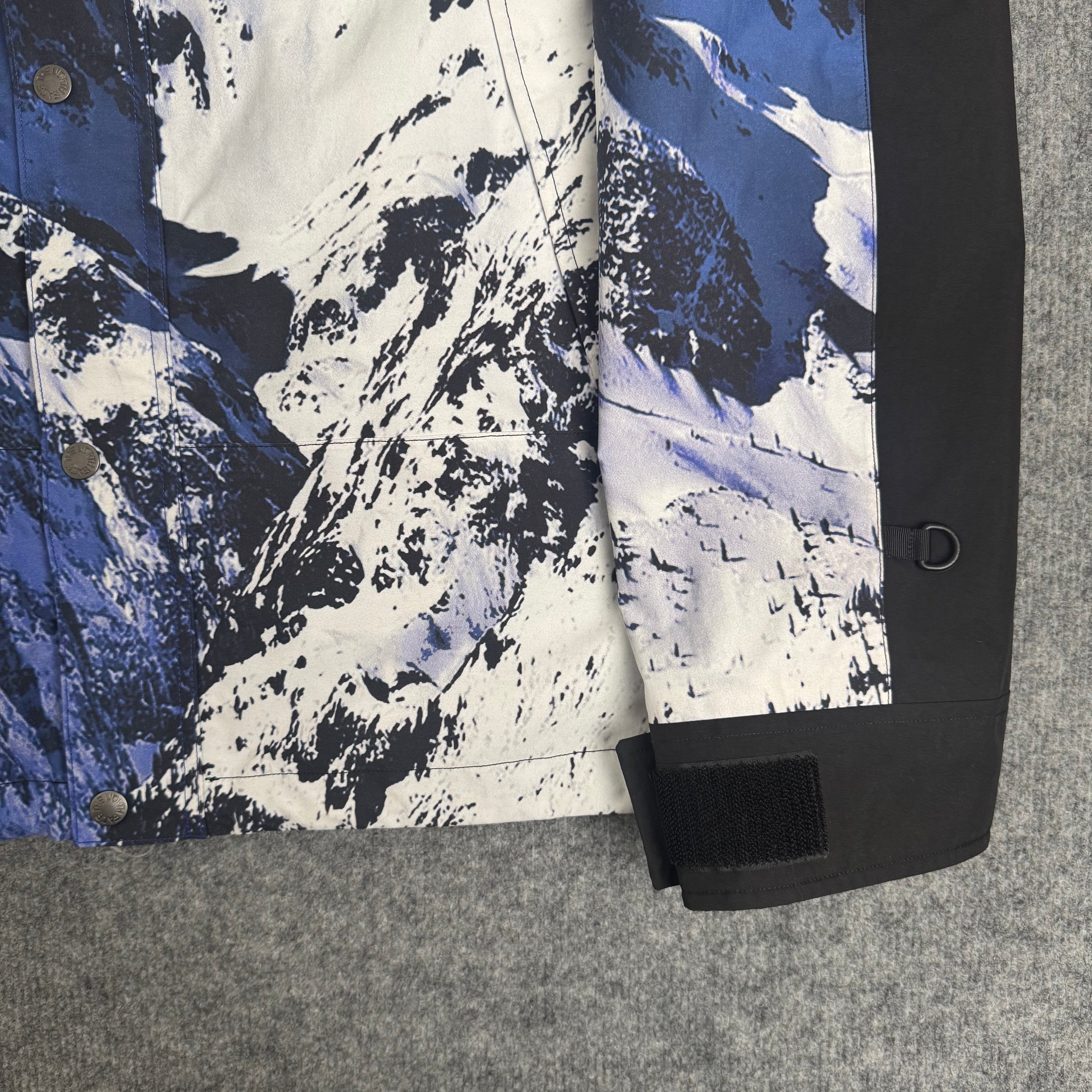 Supreme x The North Face jakke (Str. M)