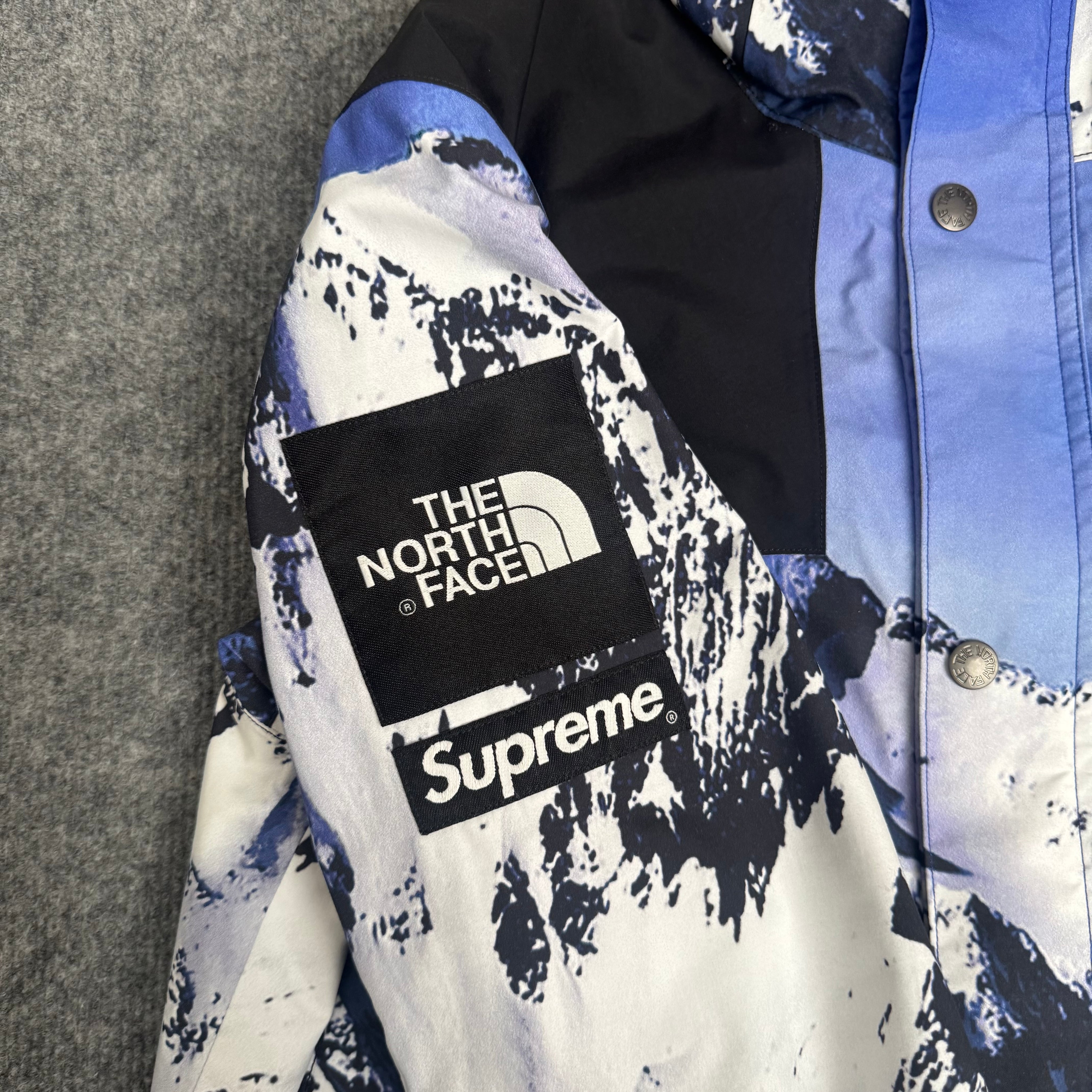 Supreme x The North Face jakke (Str. M)